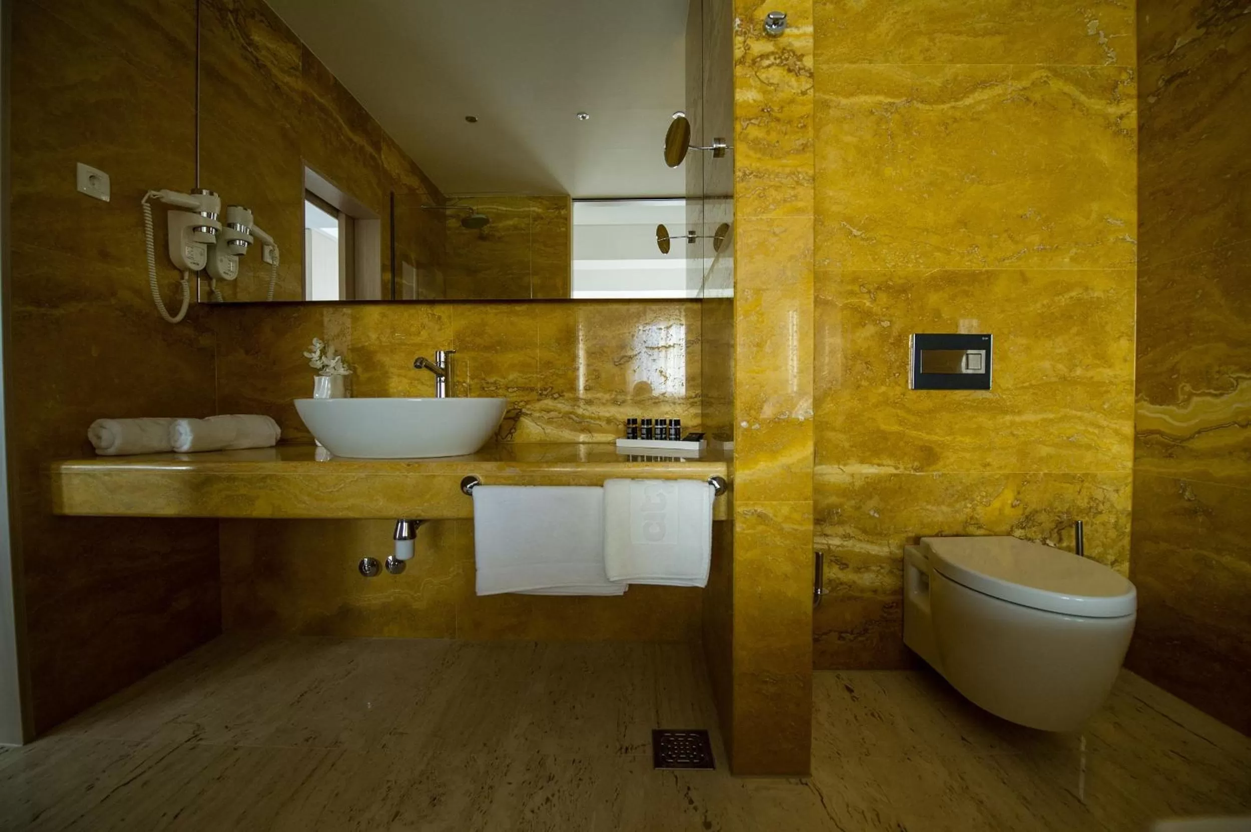 Toilet in City Hotel Mostar