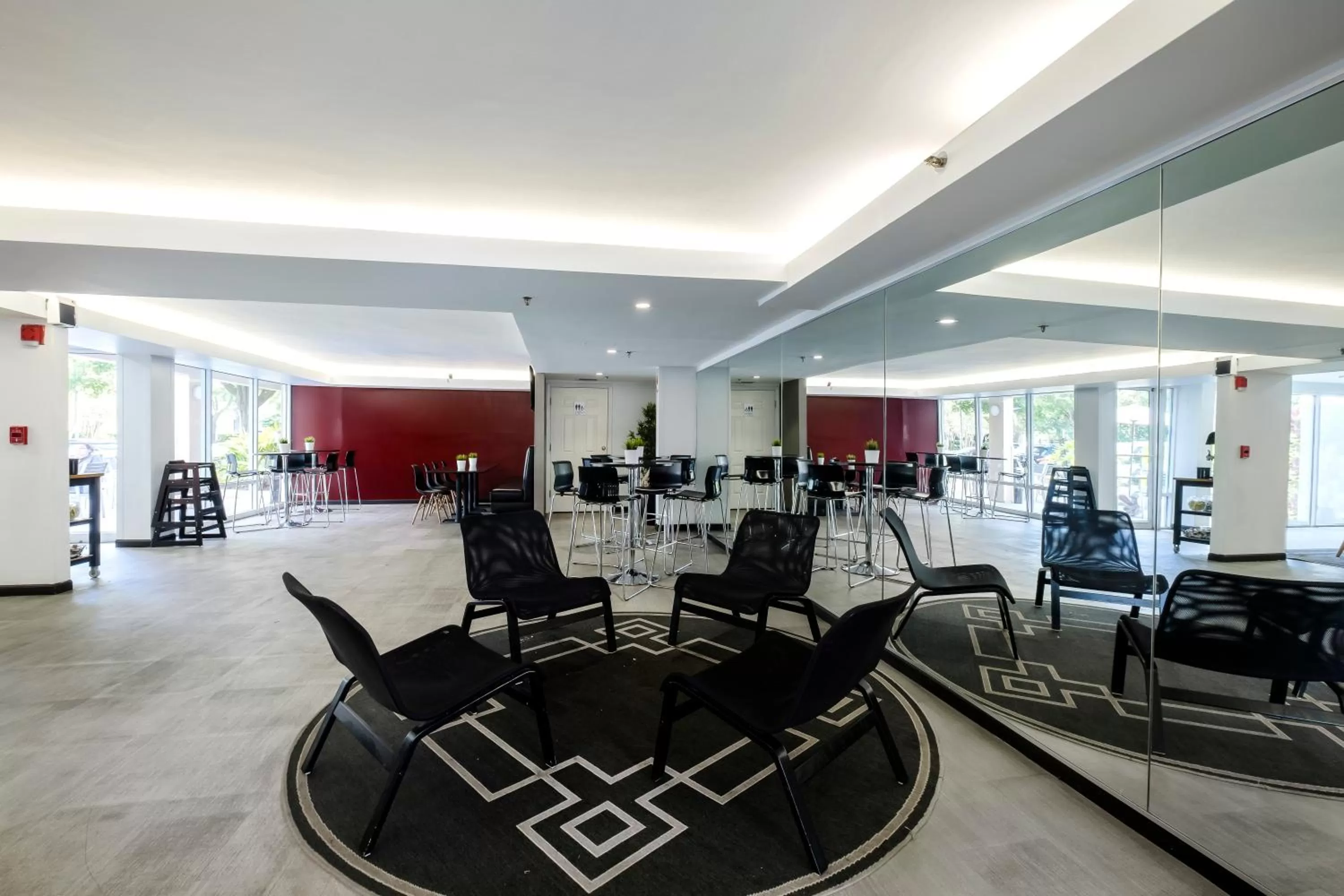 Decorative detail, Restaurant/Places to Eat in Red Roof Inn PLUS Orlando-Convention Center- Int'l Dr