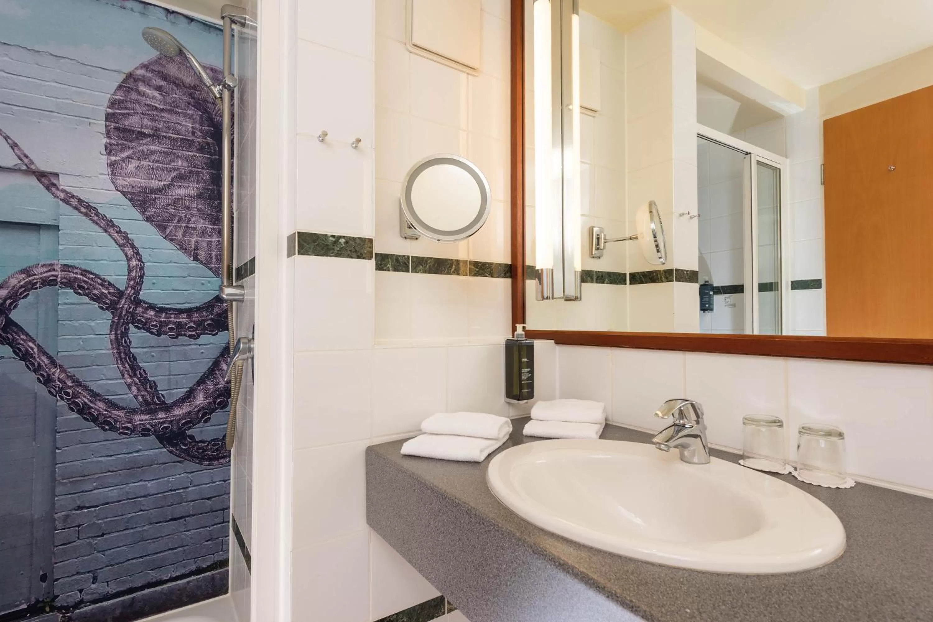 Shower in Seminaris SeeHotel Potsdam