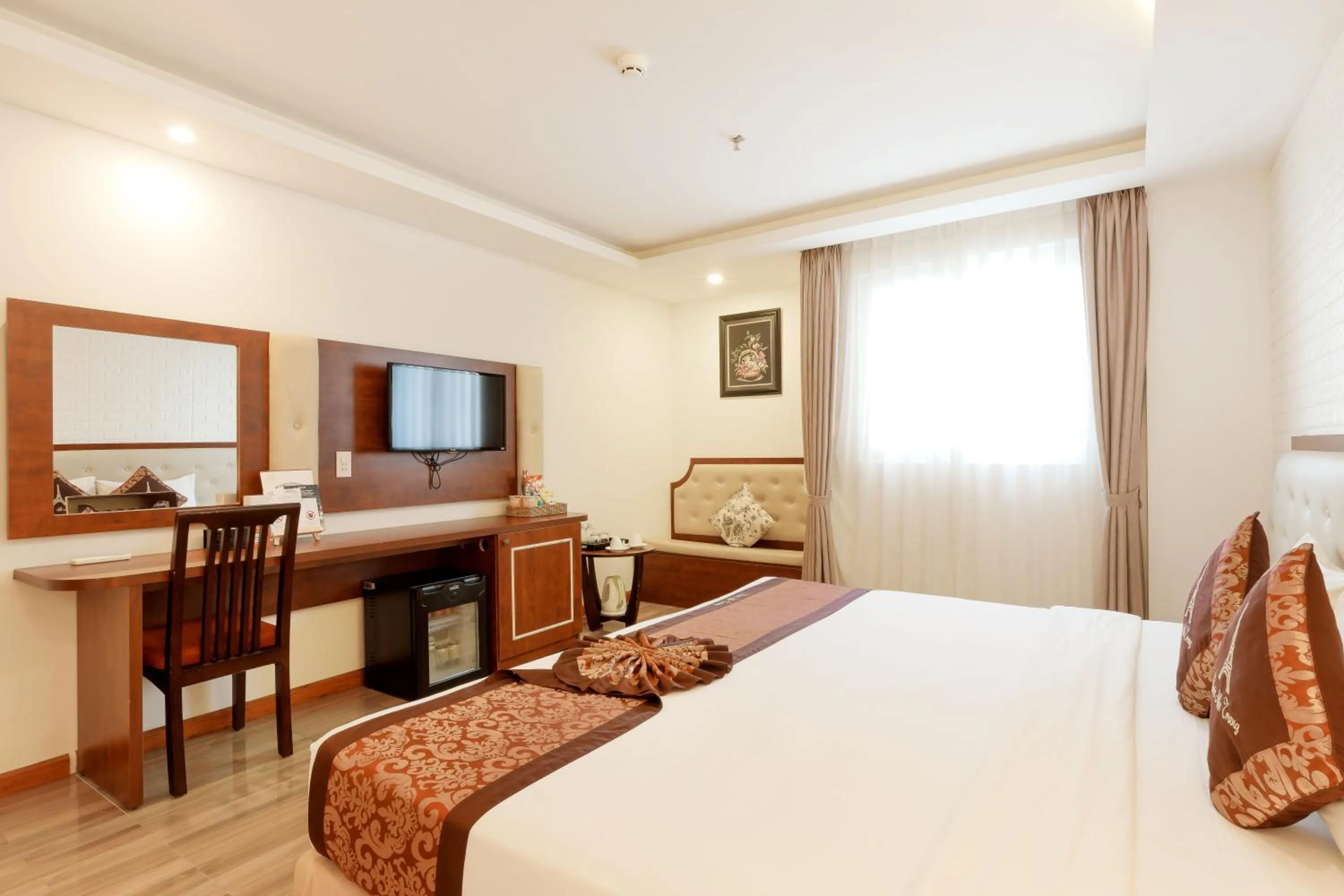 TV and multimedia, Bed in Paris Luxury Hotel & Apartment Nha Trang