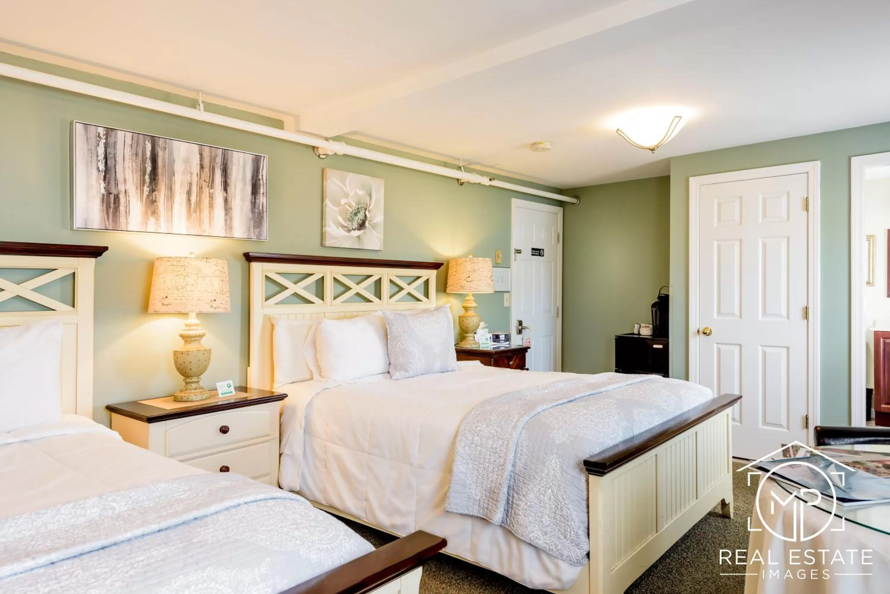 Bed in Bouchard Restaurant & Inn