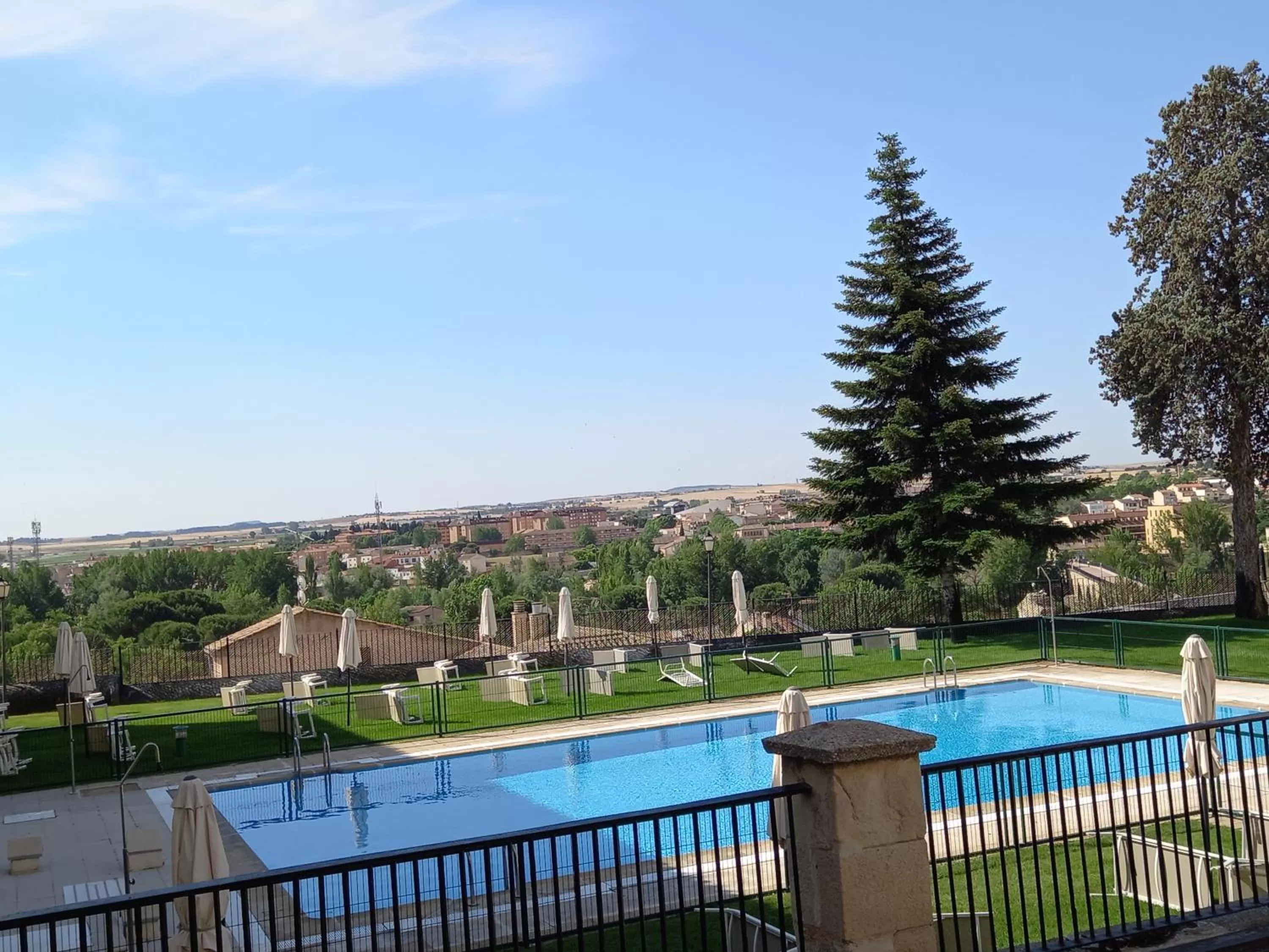 Pool view in Parador de Zamora