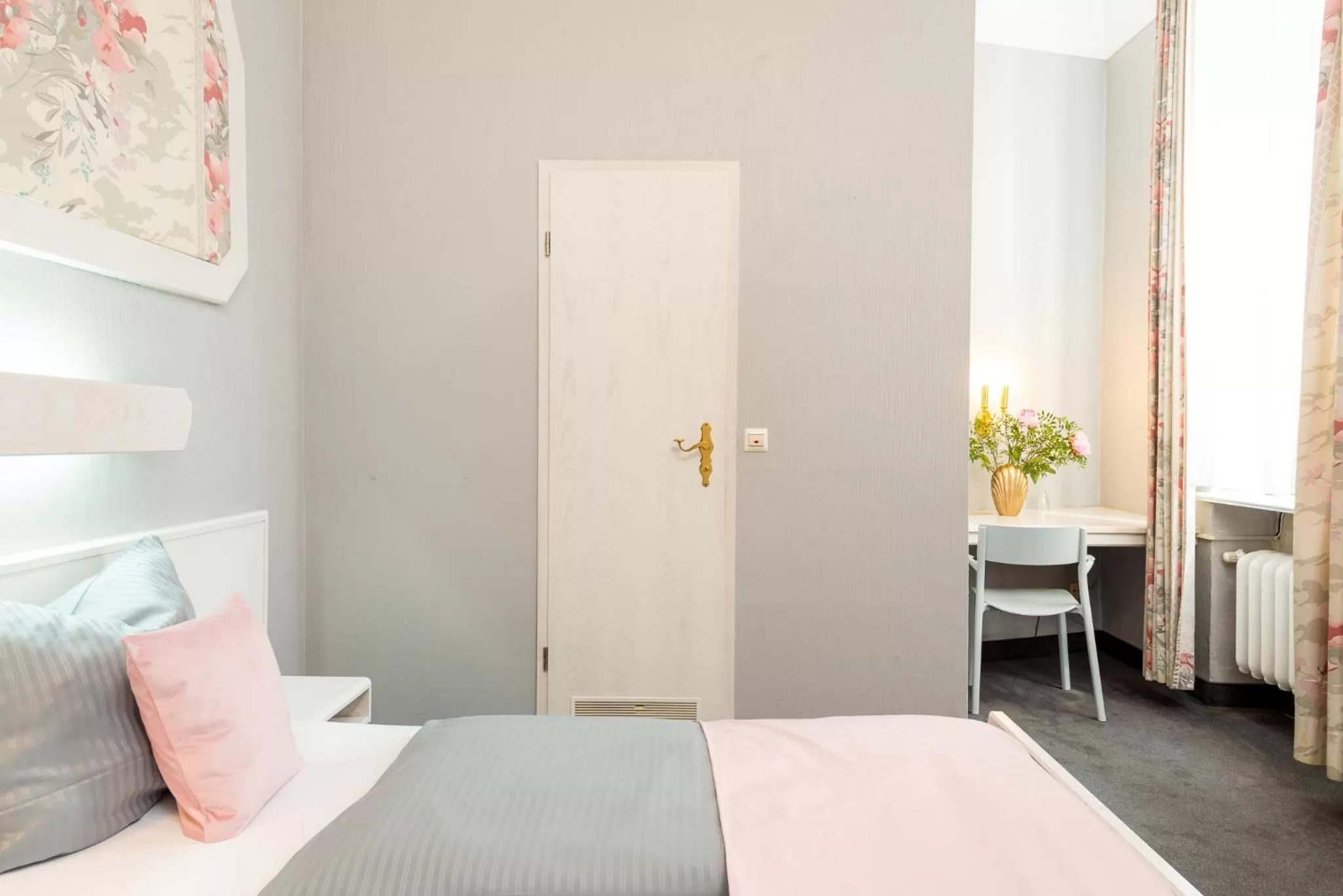 Photo of the whole room, Bed in W22 Hotel am Kurfürstendamm