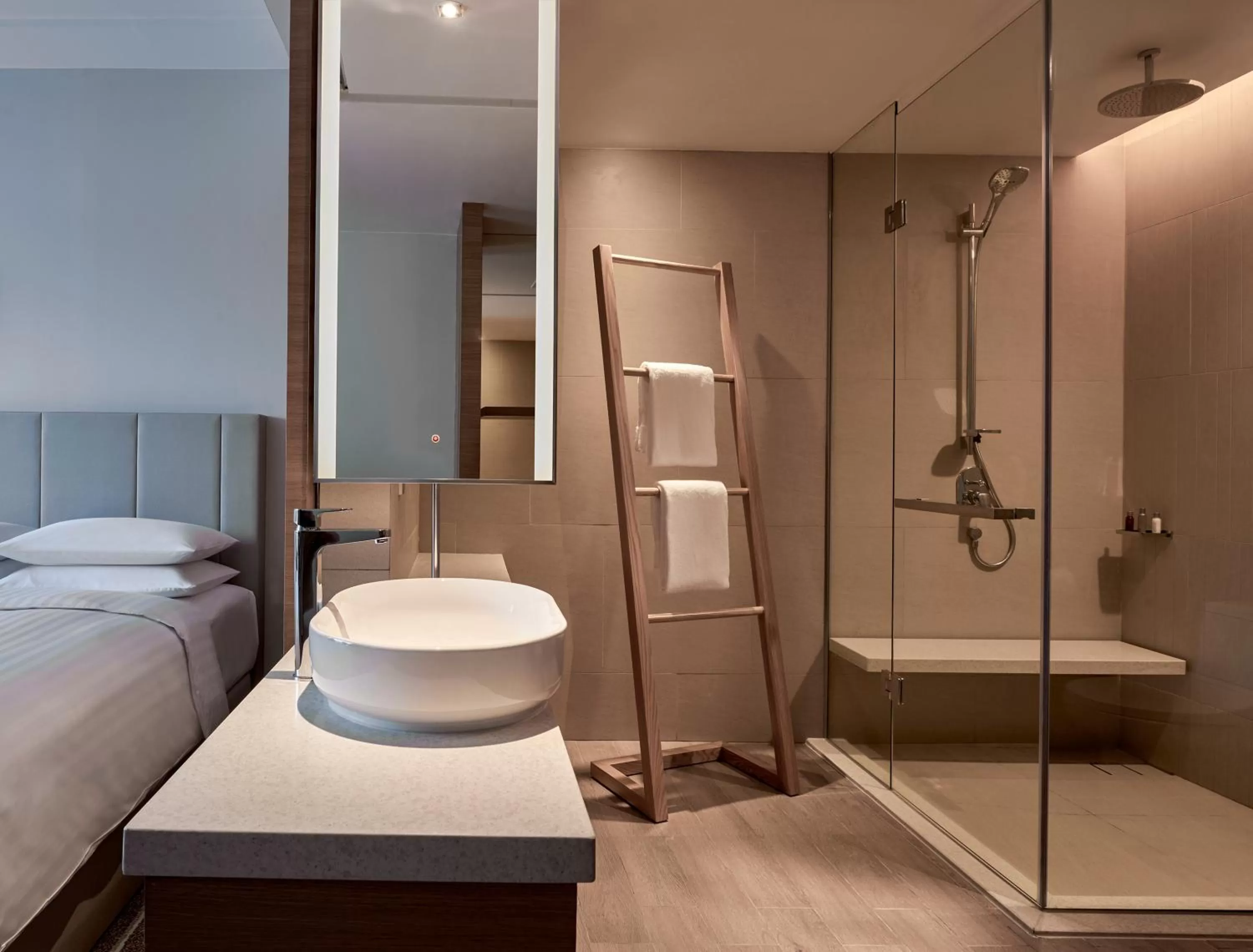 Bathroom, Bed in Kota Kinabalu Marriott Hotel