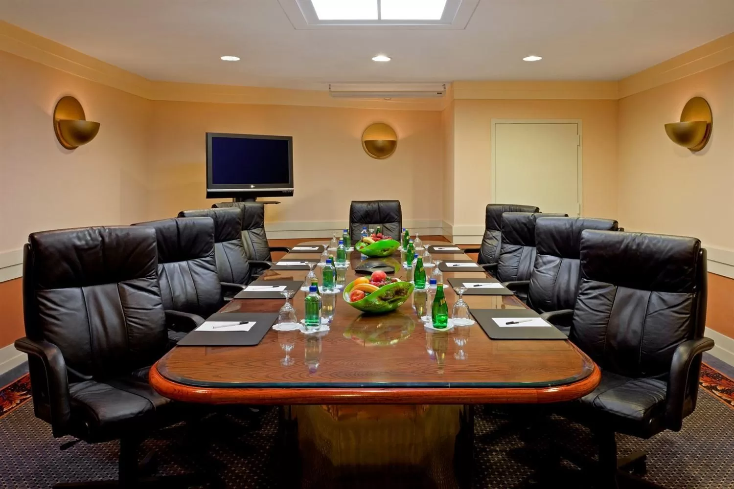 Business facilities in DoubleTree by Hilton New York-LaGuardia