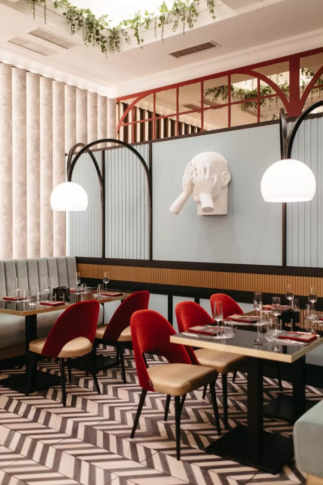 Restaurant/Places to Eat in Hotel Select