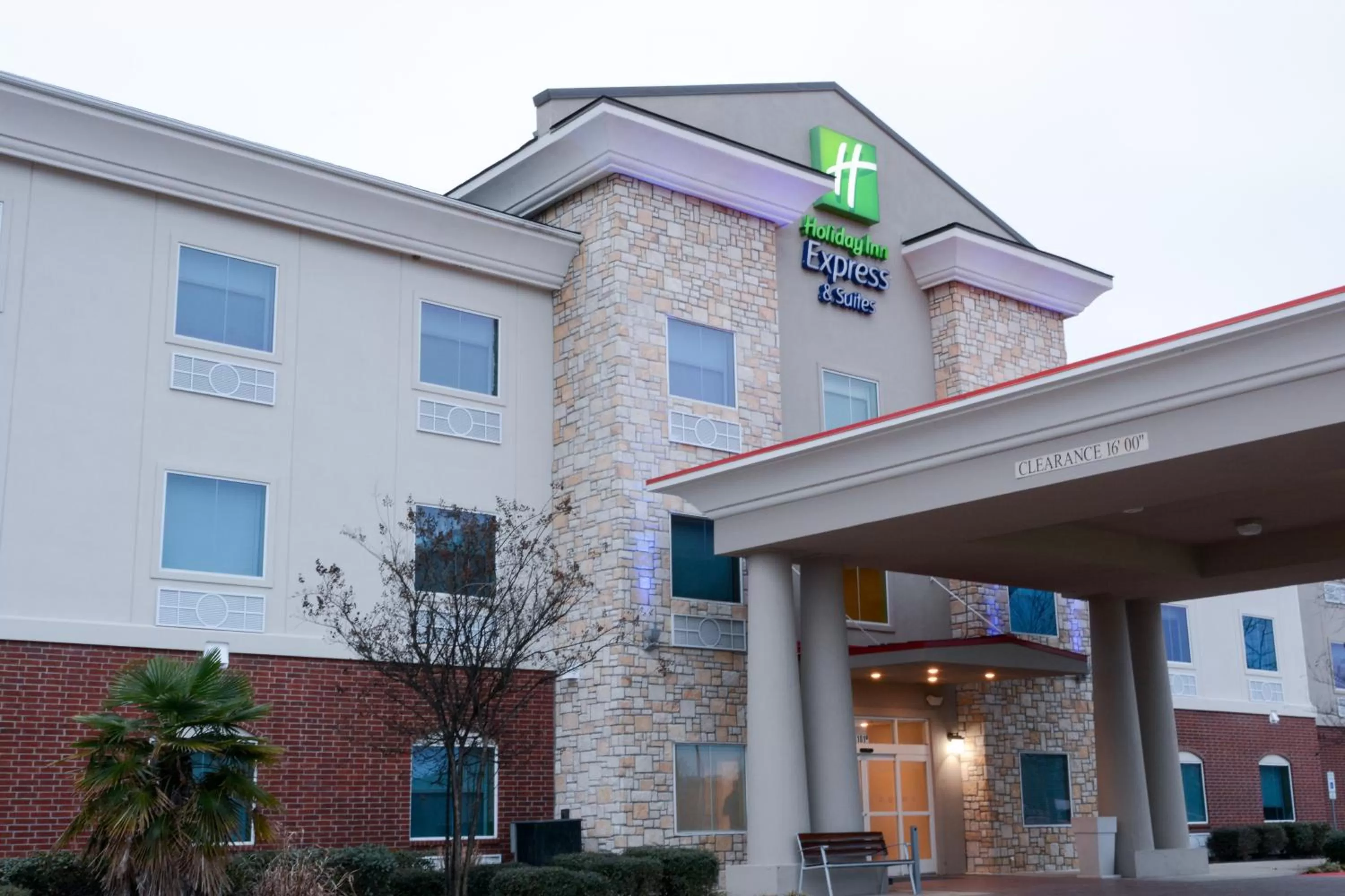 Property building in Holiday Inn Express Hotel & Suites New Boston by IHG