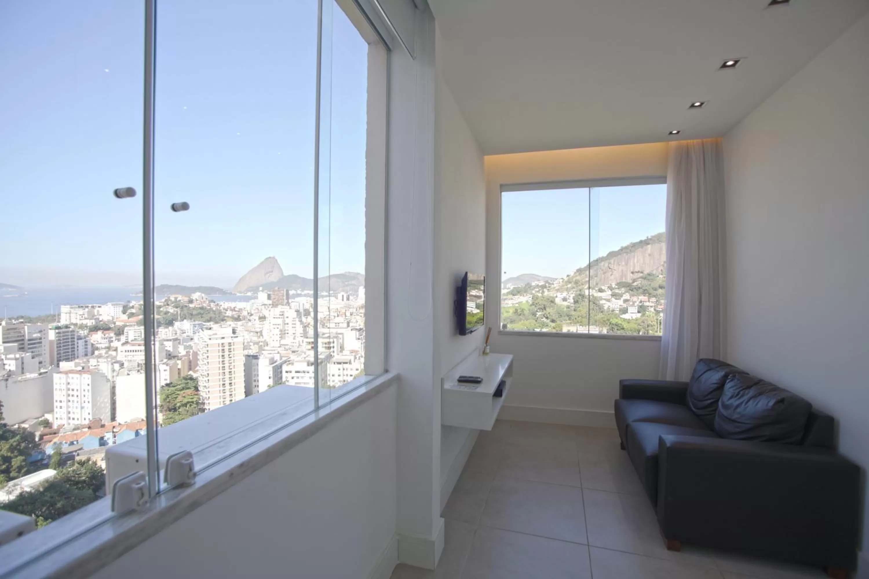 TV and multimedia in Sugar Loft Apartments