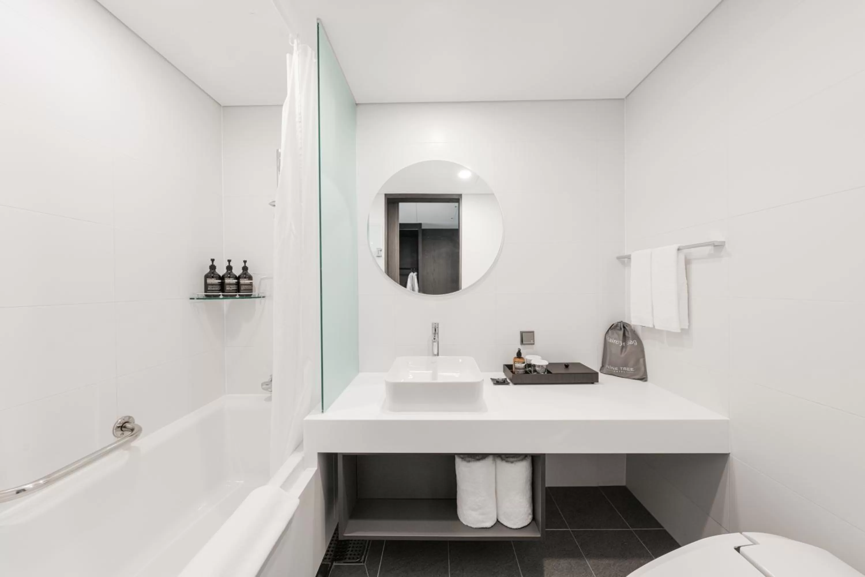 Toilet in Nine Tree by Parnas Seoul Pangyo