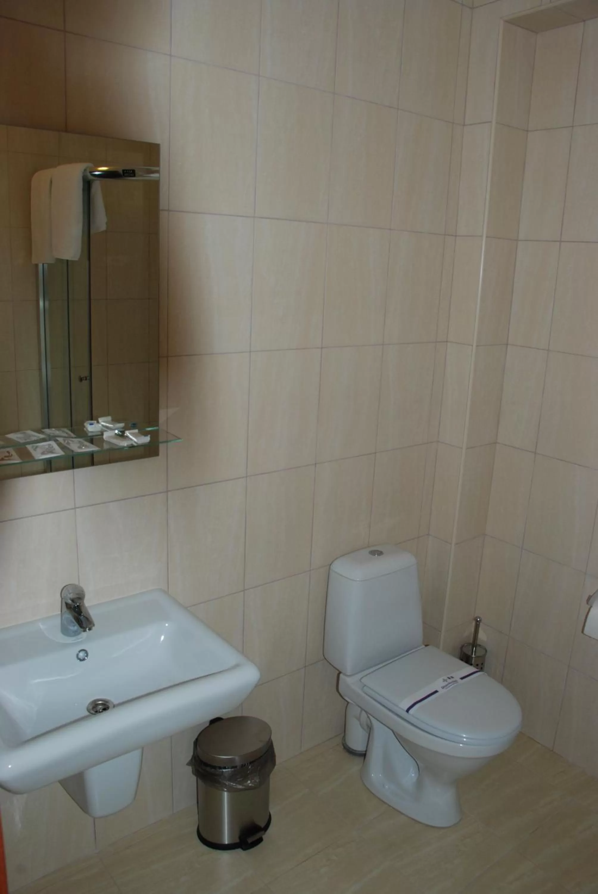 Toilet, Bathroom in Shato Paradis Hotel