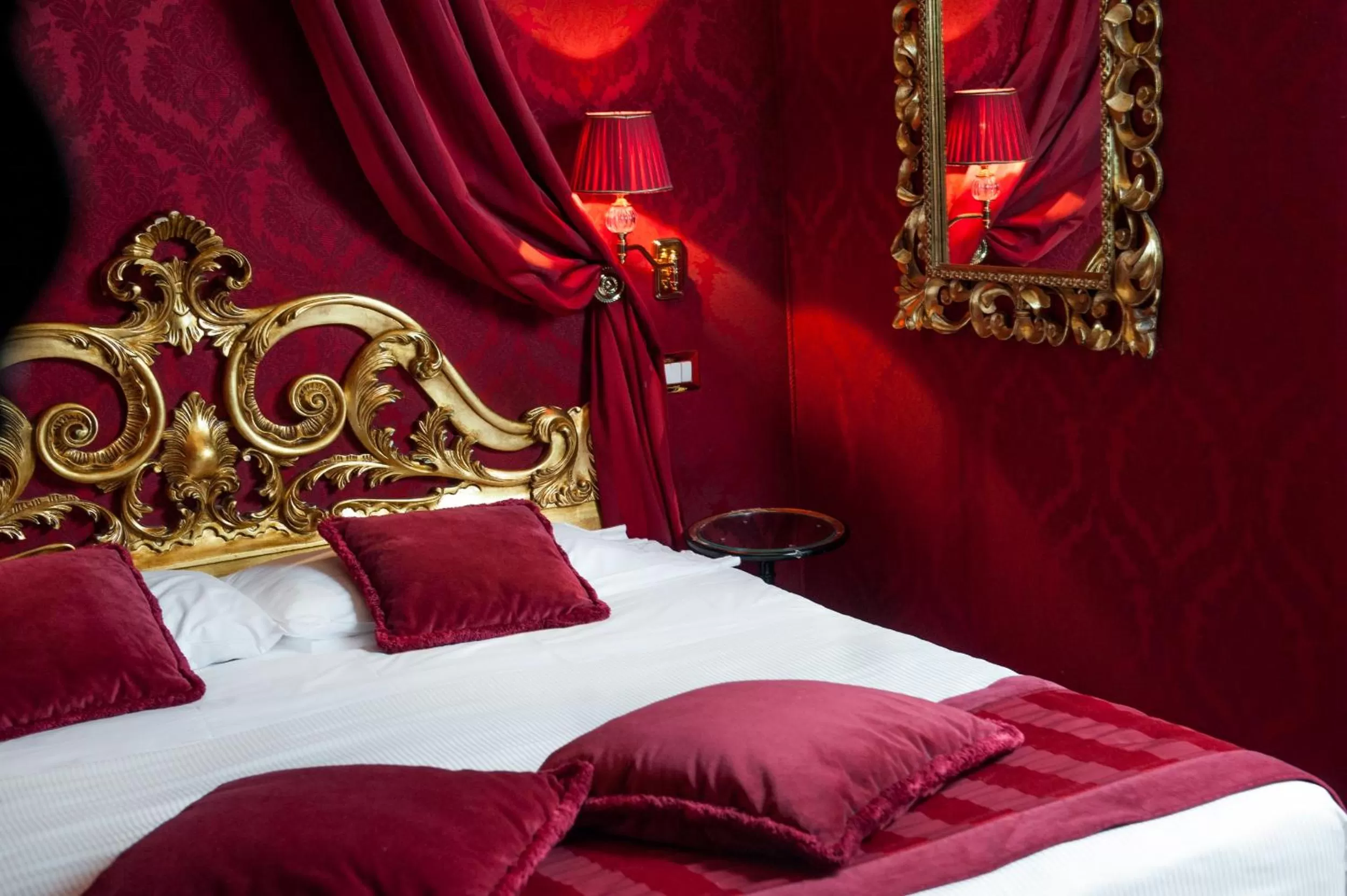 Decorative detail, Bed in Hotel Al Duca Di Venezia