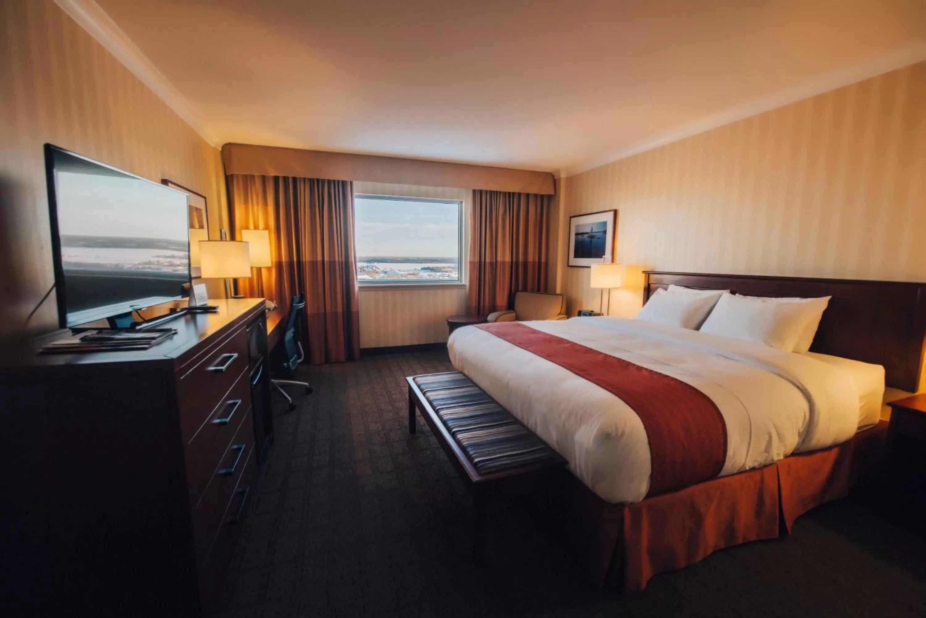 Superior King Room in The Explorer Hotel