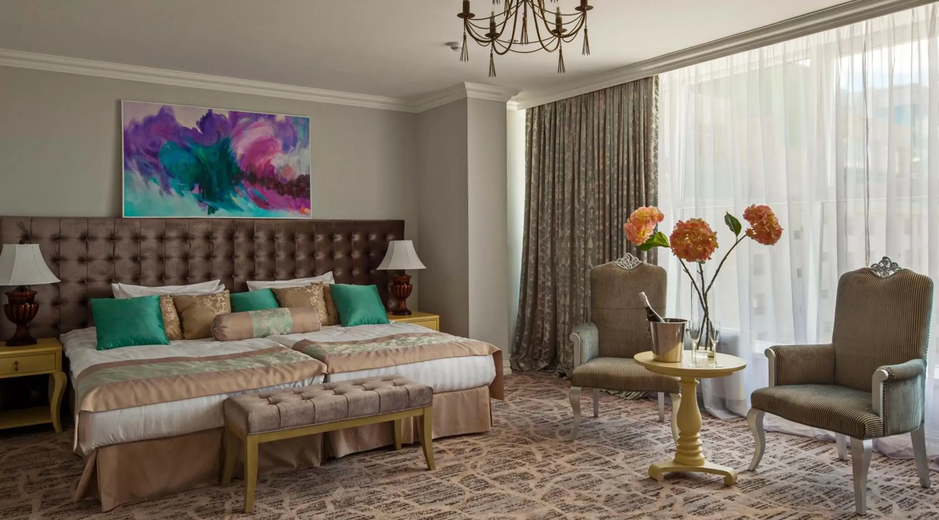 Deluxe Double or Twin Room with City View in Bristol Central Park Hotel Deluxe Double or Twin Room with City View in Bristol Central Park Hotel