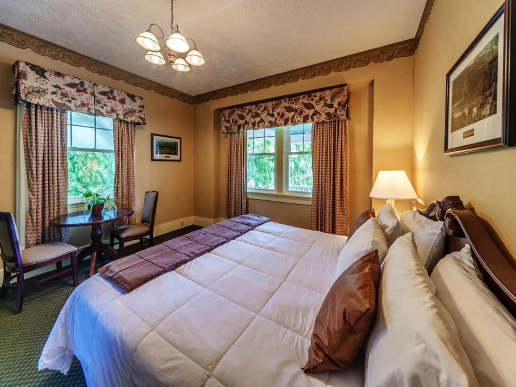 Photo of the whole room, Bed in Shawnee Inn and Golf Resort