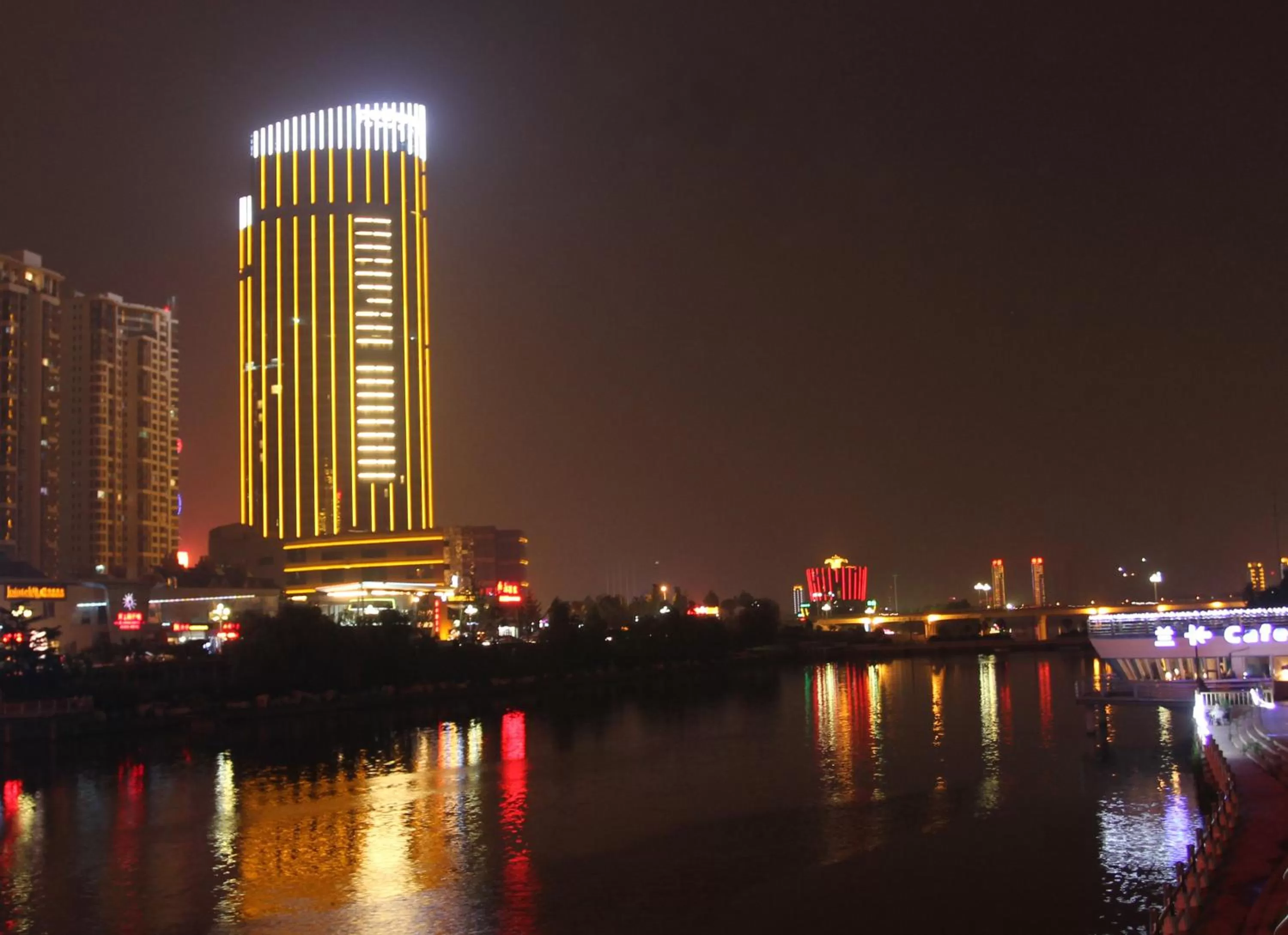 Facade/entrance in Pullman Linyi Lushang