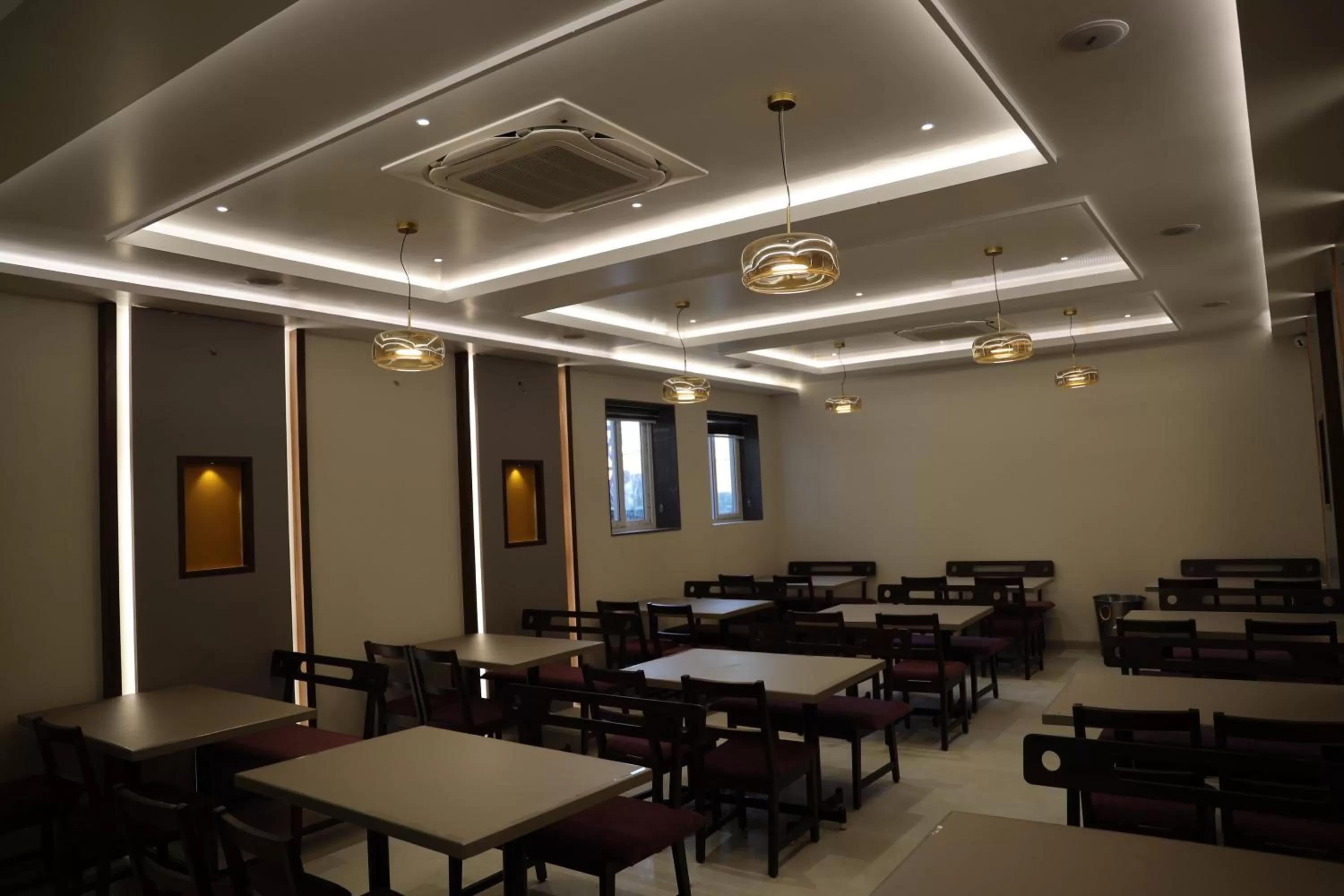 Restaurant/Places to Eat in Blisss Hotel Kolhapur