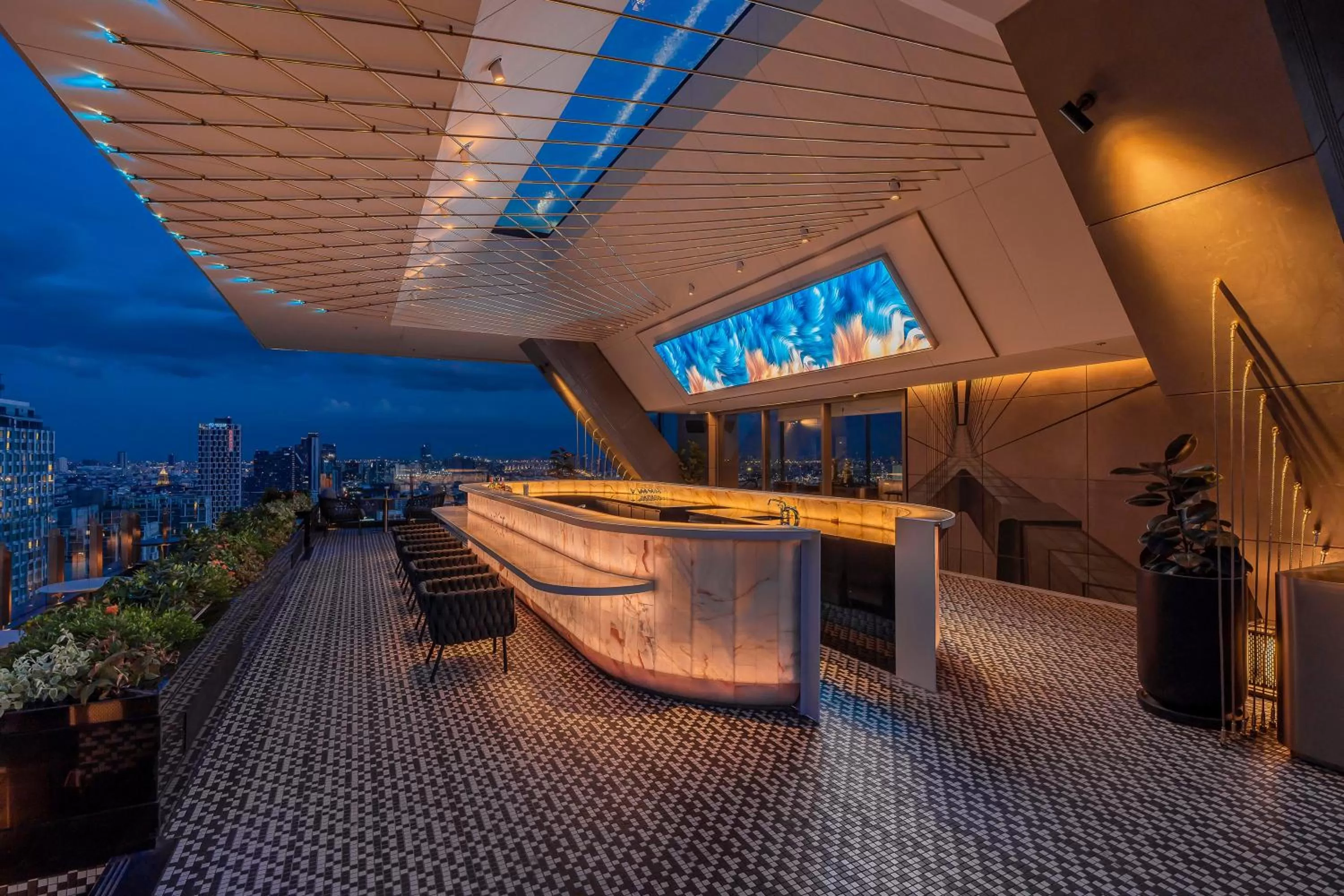 Lounge or bar in INNSiDE by Meliá Bangkok Sukhumvit