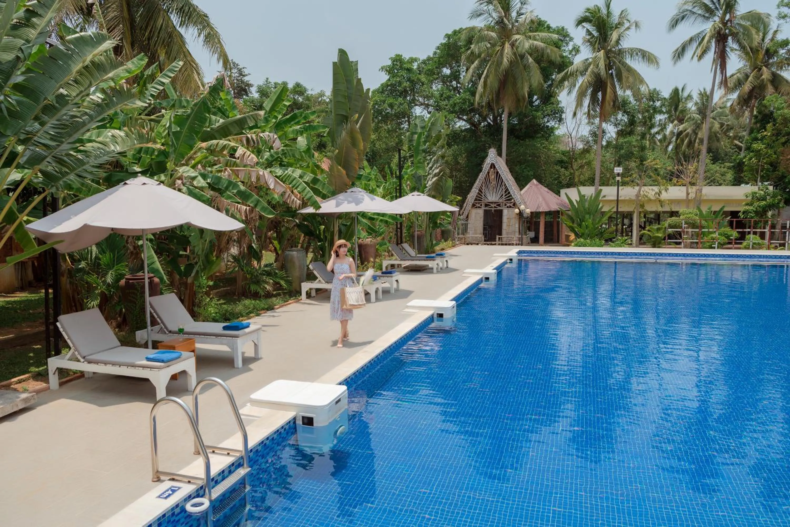 Swimming pool in Elwood Premier Resort Phu Quoc