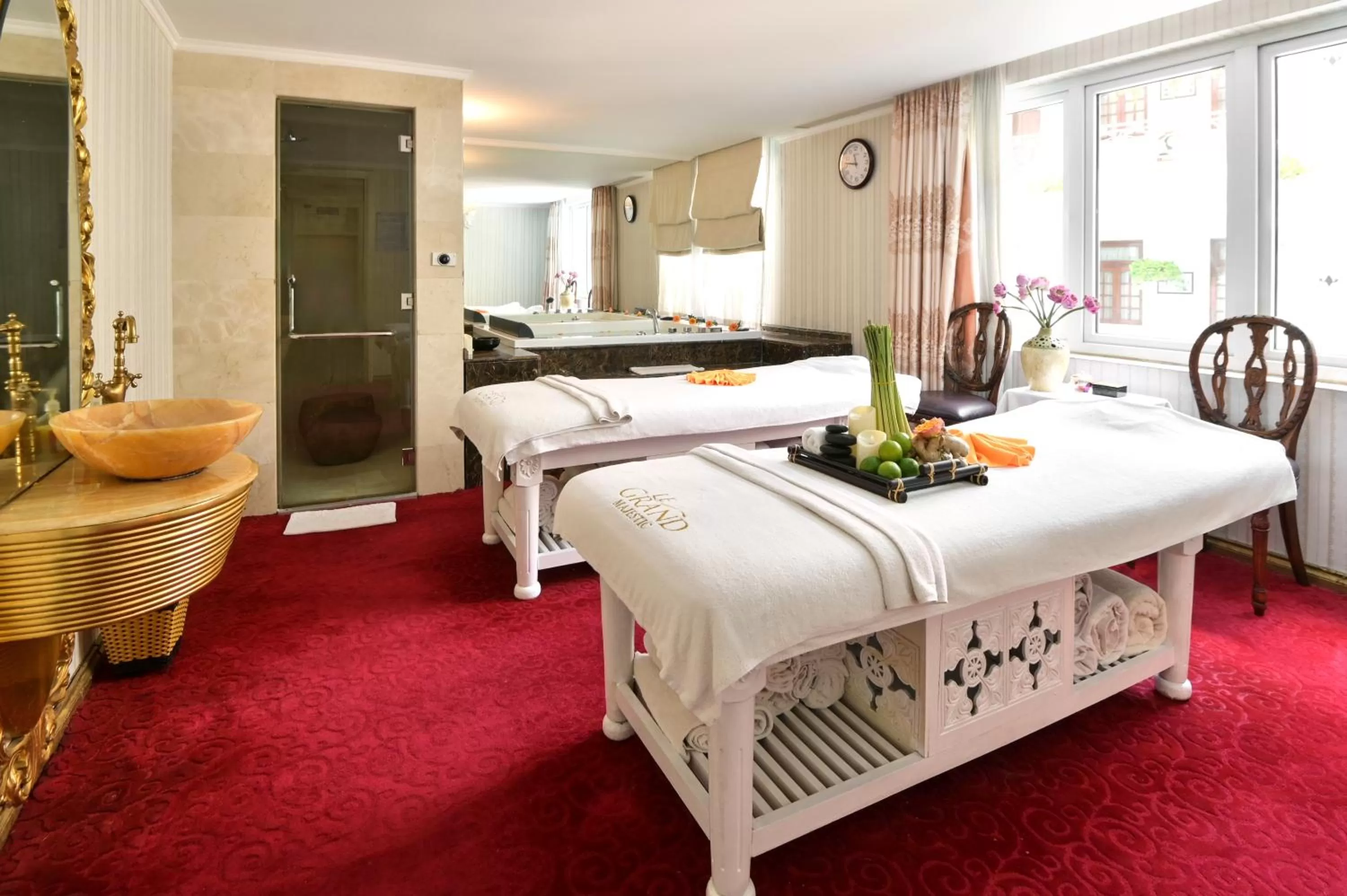 Sauna, Bed in Hotel Grand Saigon