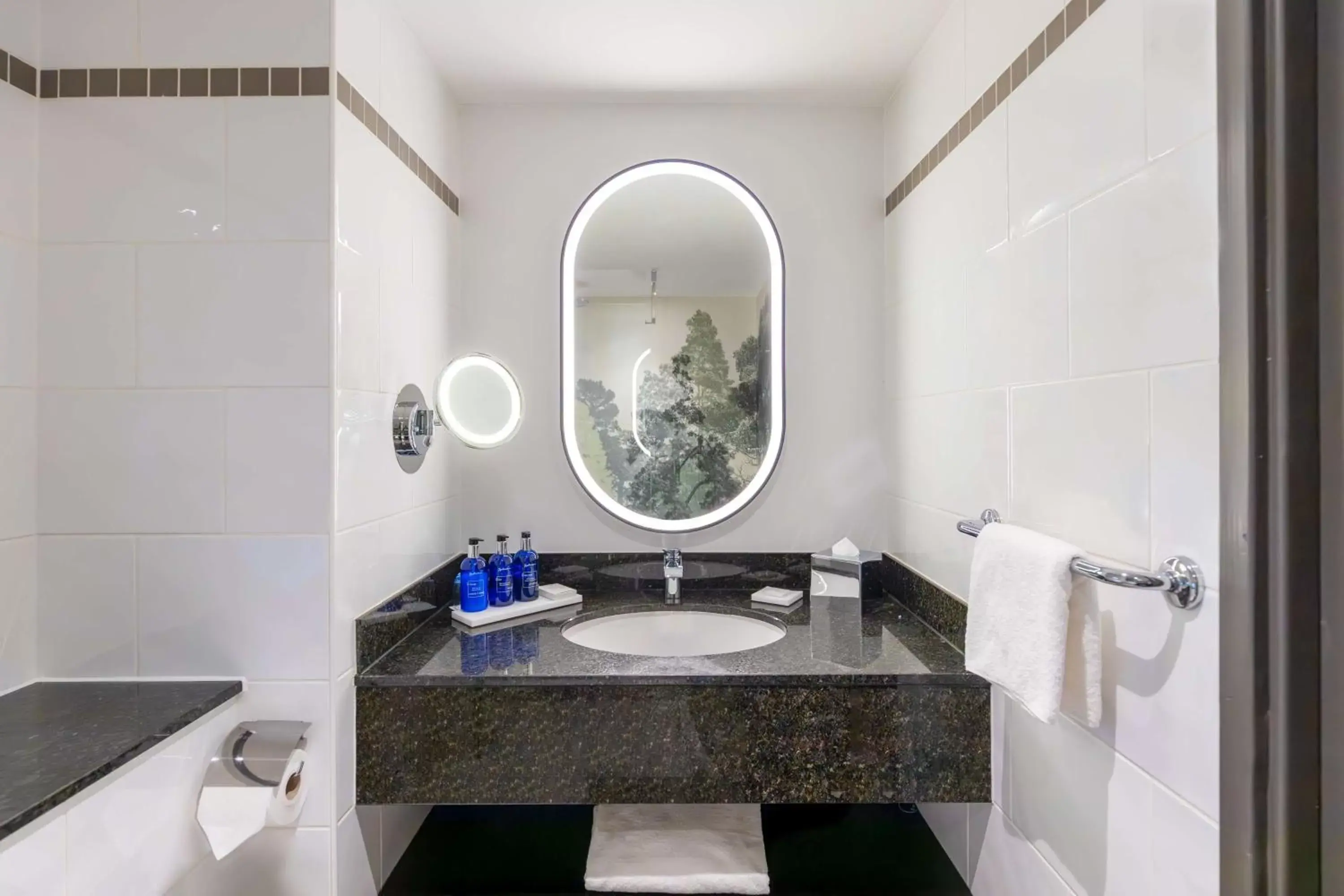 Standard Room in Radisson Blu Hotel, Glasgow Standard Room in Radisson Blu Hotel, Glasgow