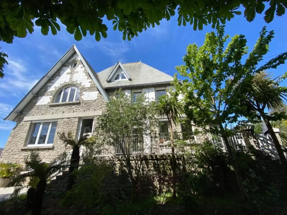 Property Building in Villa Fresquet