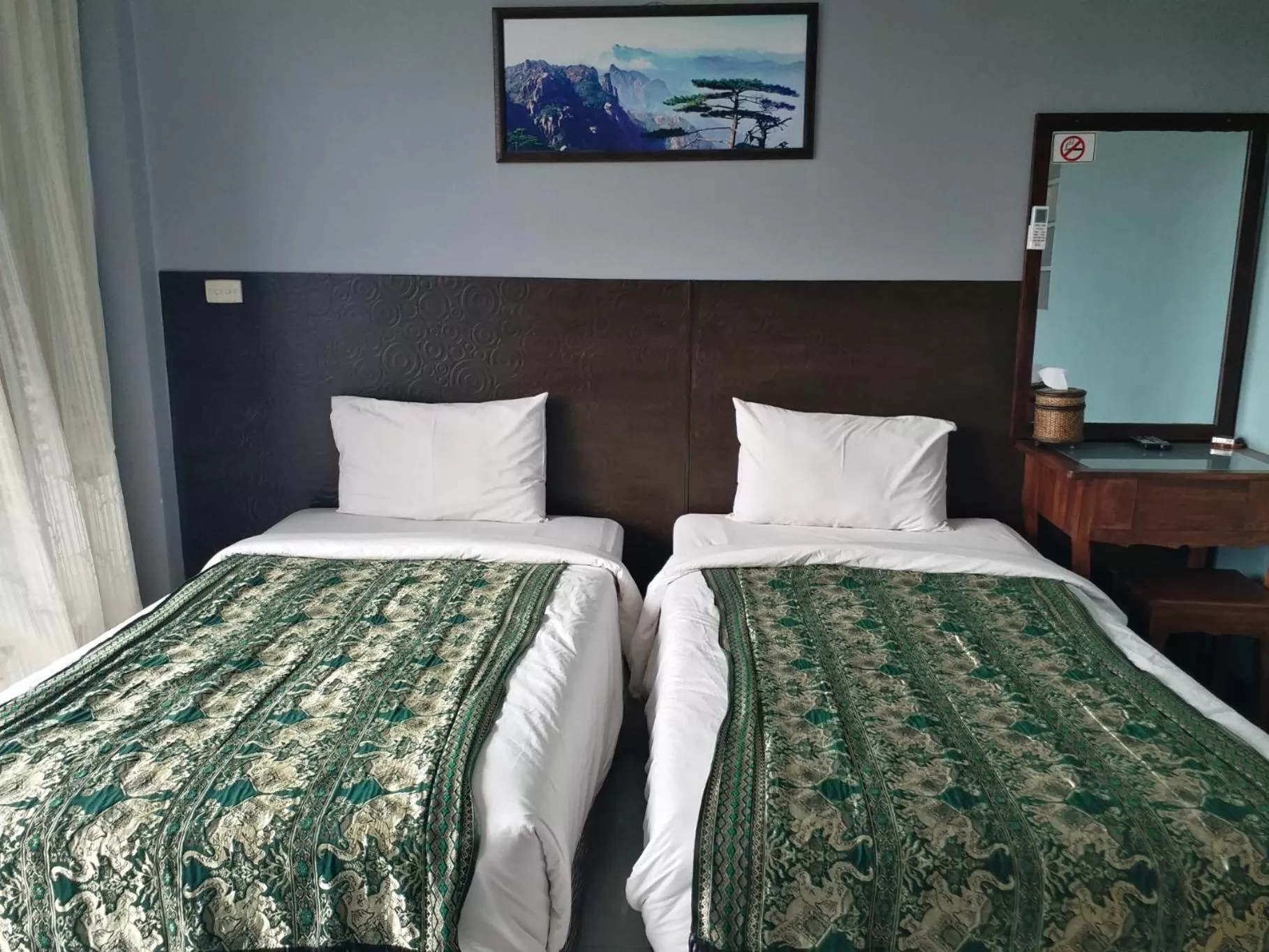 Photo of the whole room, Bed in Platinum Place