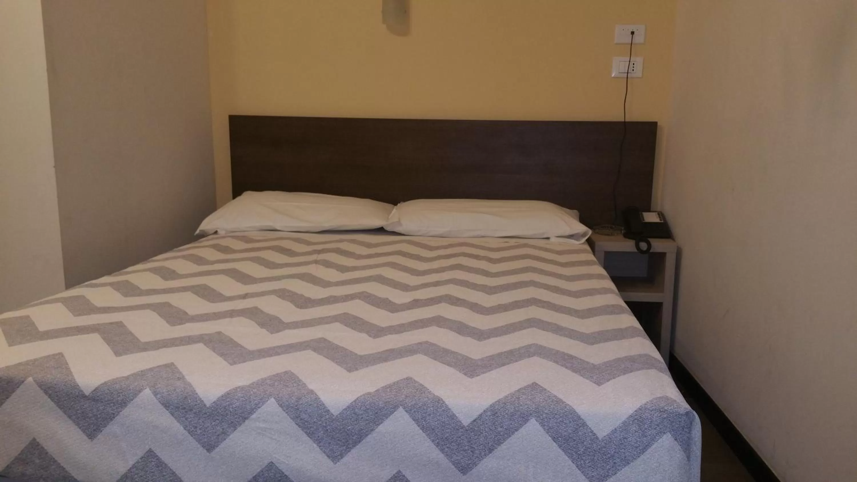 Photo of the whole room, Bed in Hotel Tommaseo