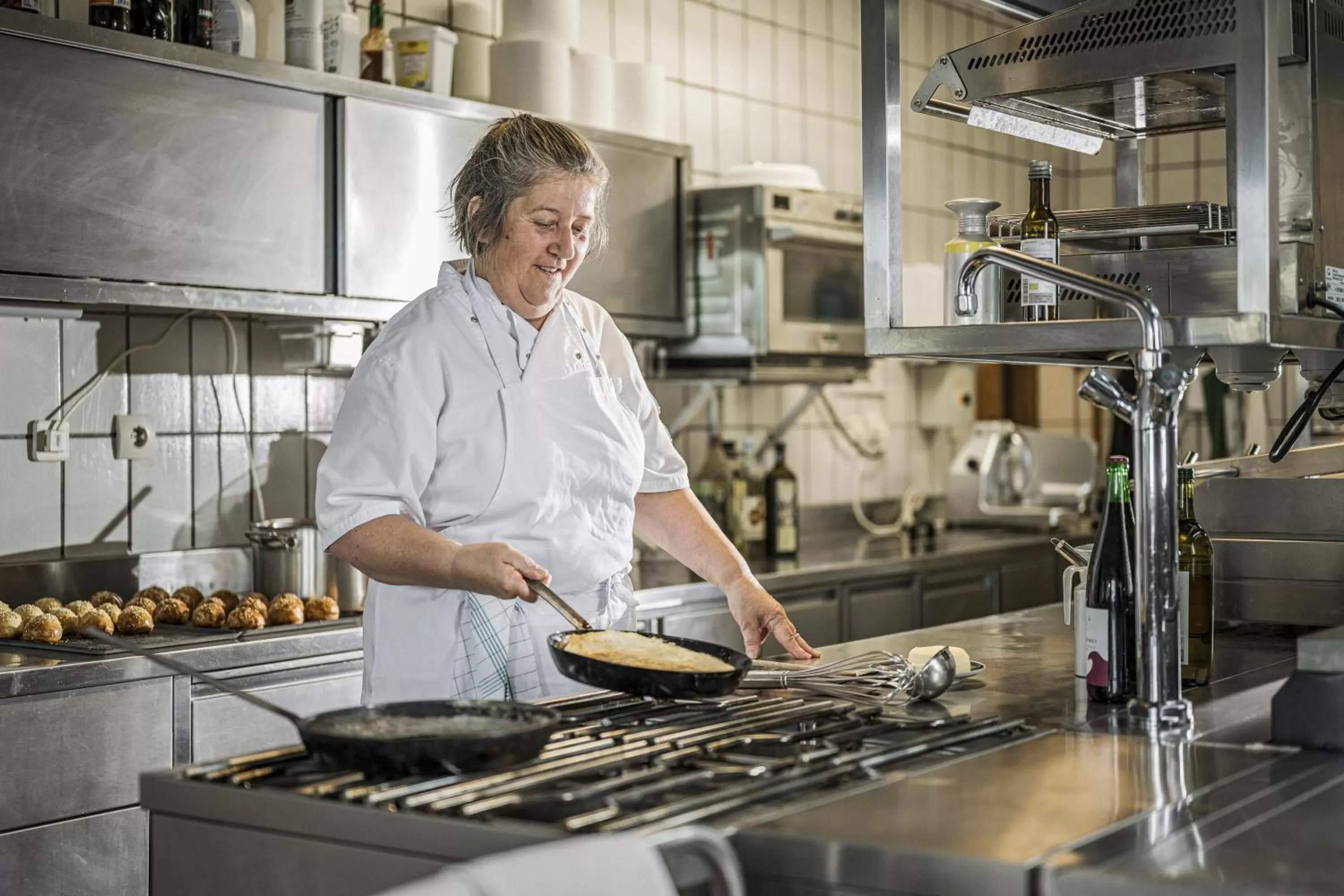 Kitchen or kitchenette in Biohotel Rastbichlhof