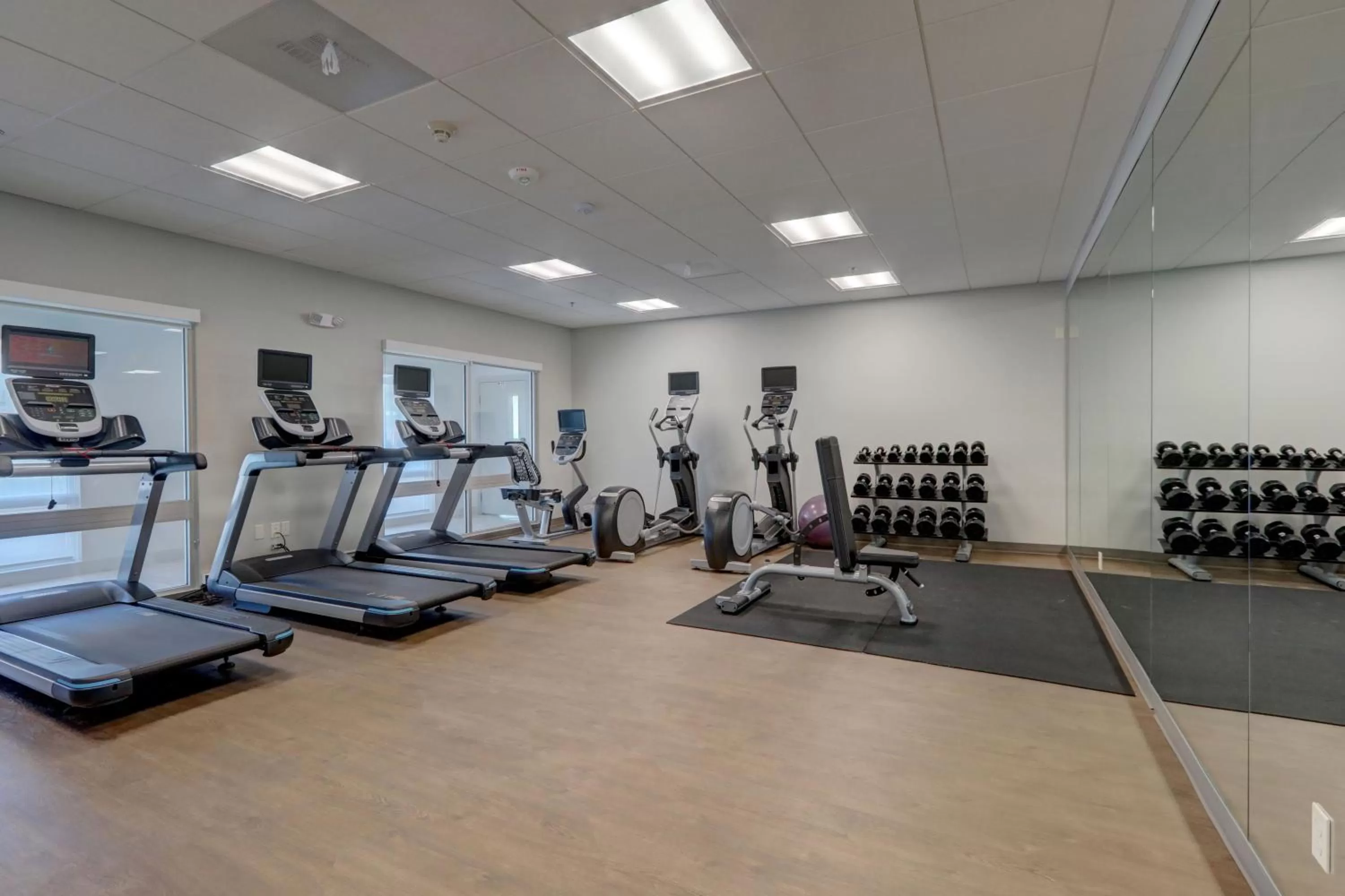 Fitness centre/facilities in Holiday Inn Express & Suites - Auburn Downtown by IHG