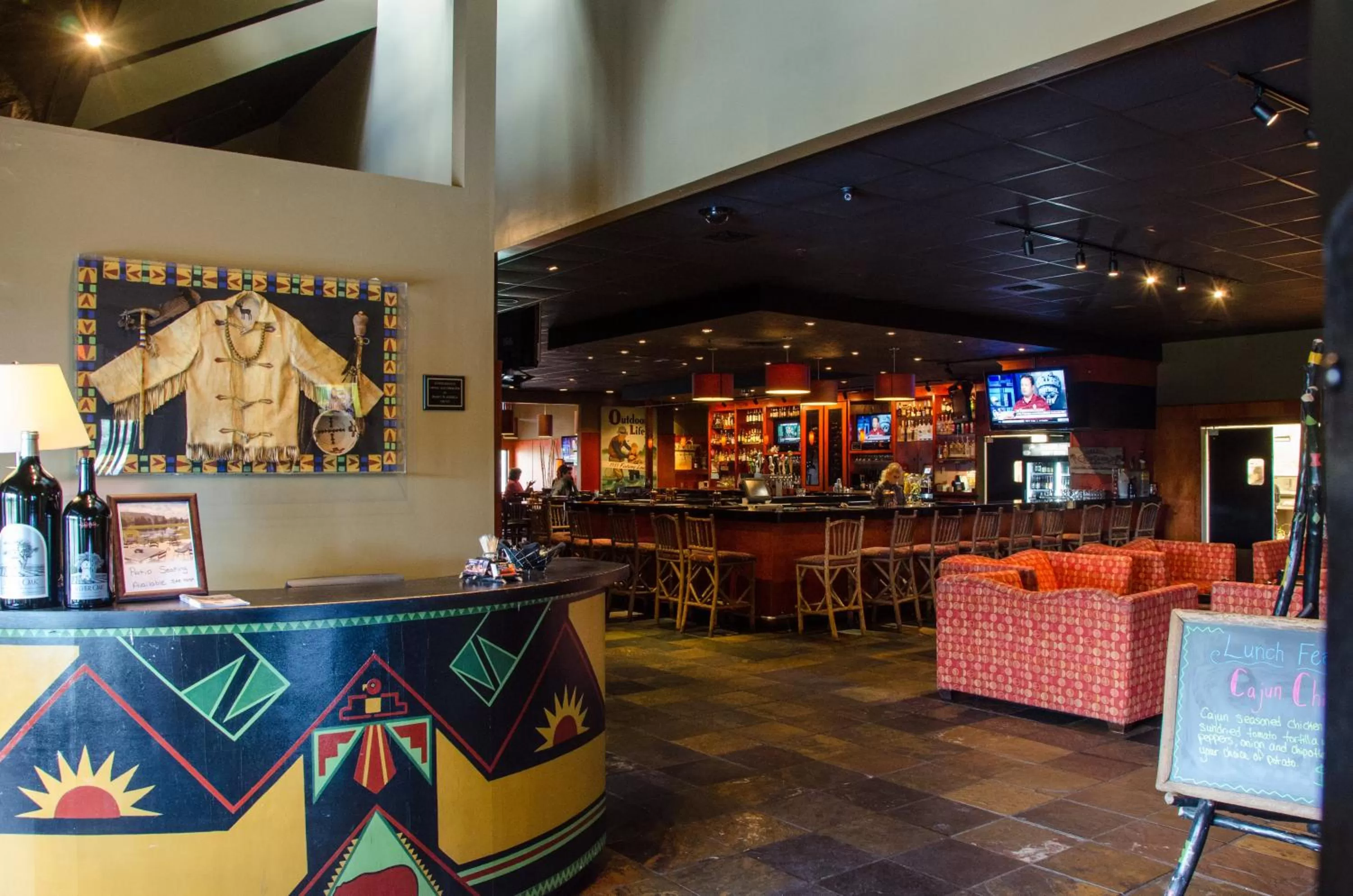 Lounge or bar in Holiday Inn Hotel Pewaukee-Milwaukee West by IHG