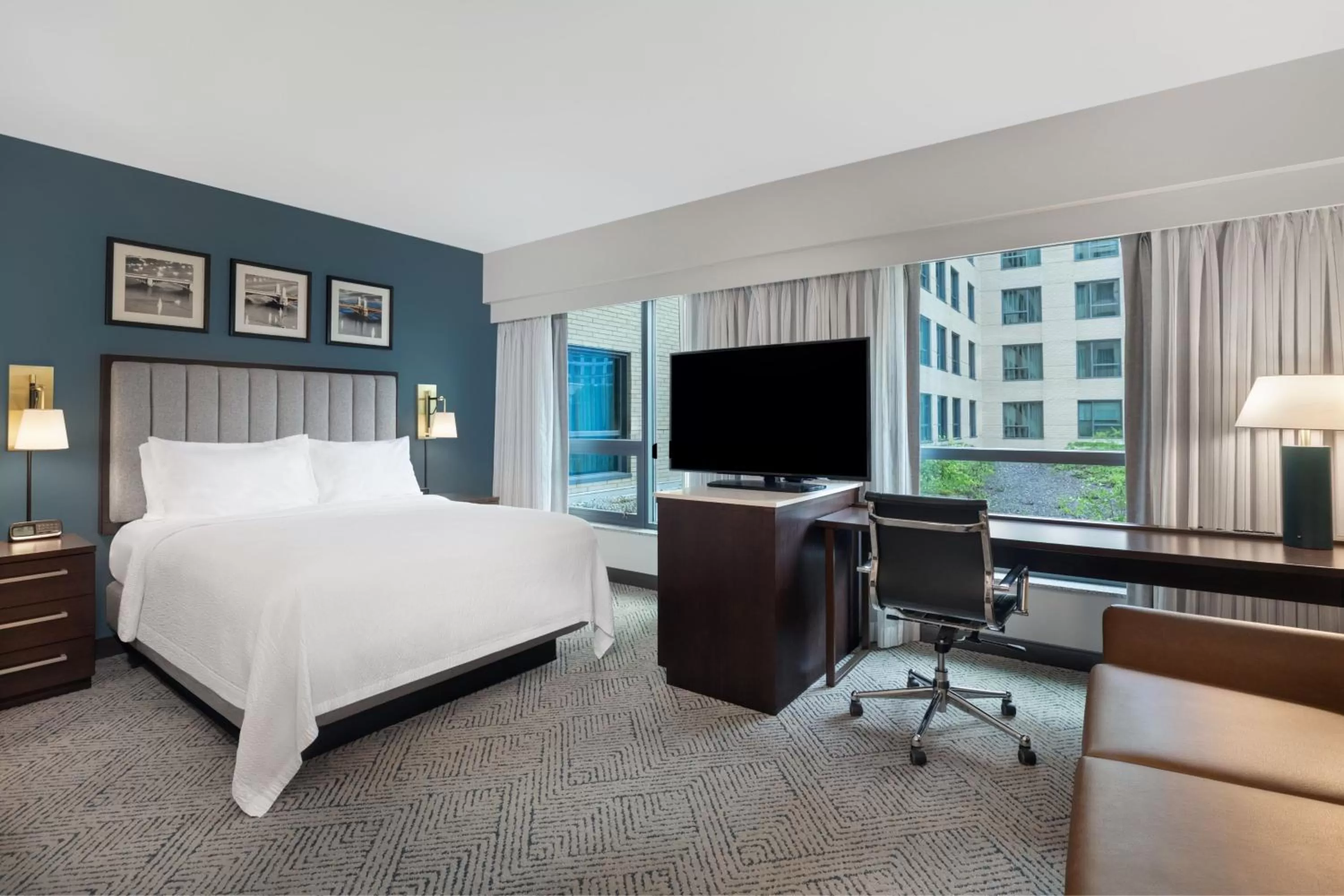 Photo of the whole room, Bed in Residence Inn by Marriott Boston Back Bay/Fenway