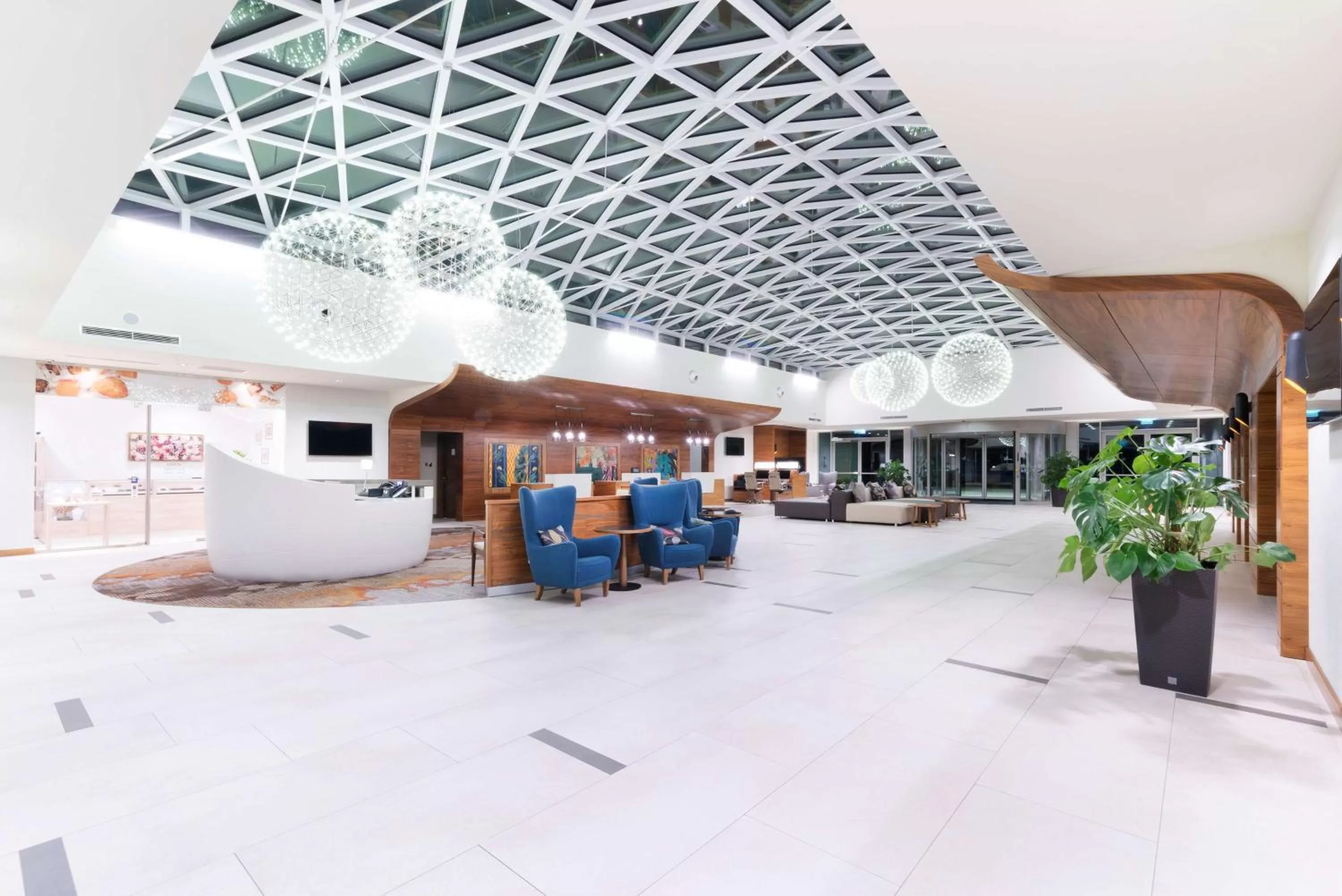 Lobby or reception in DoubleTree by Hilton Krakow Hotel & Convention Center