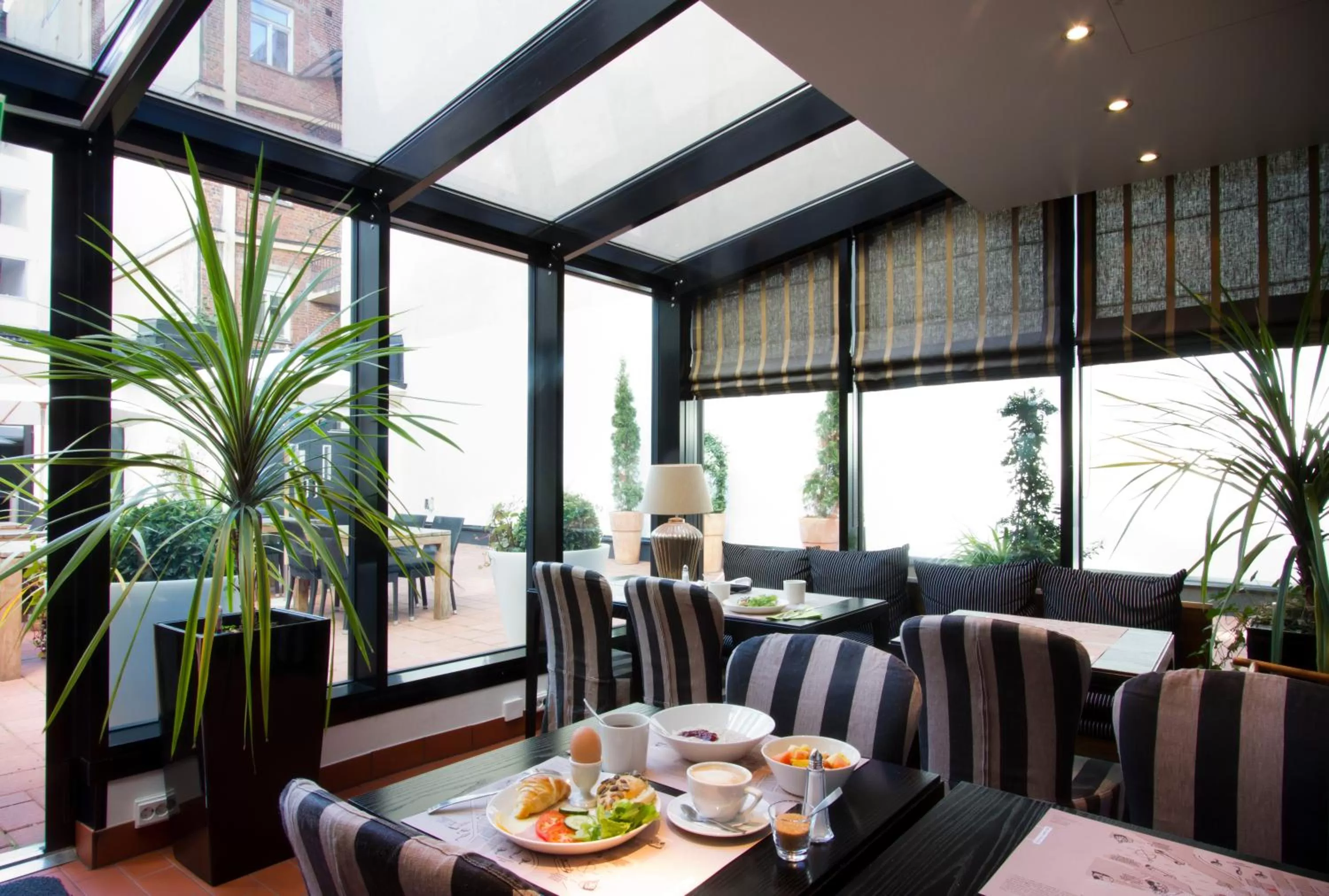 Restaurant/places to eat in Hotel Fabian