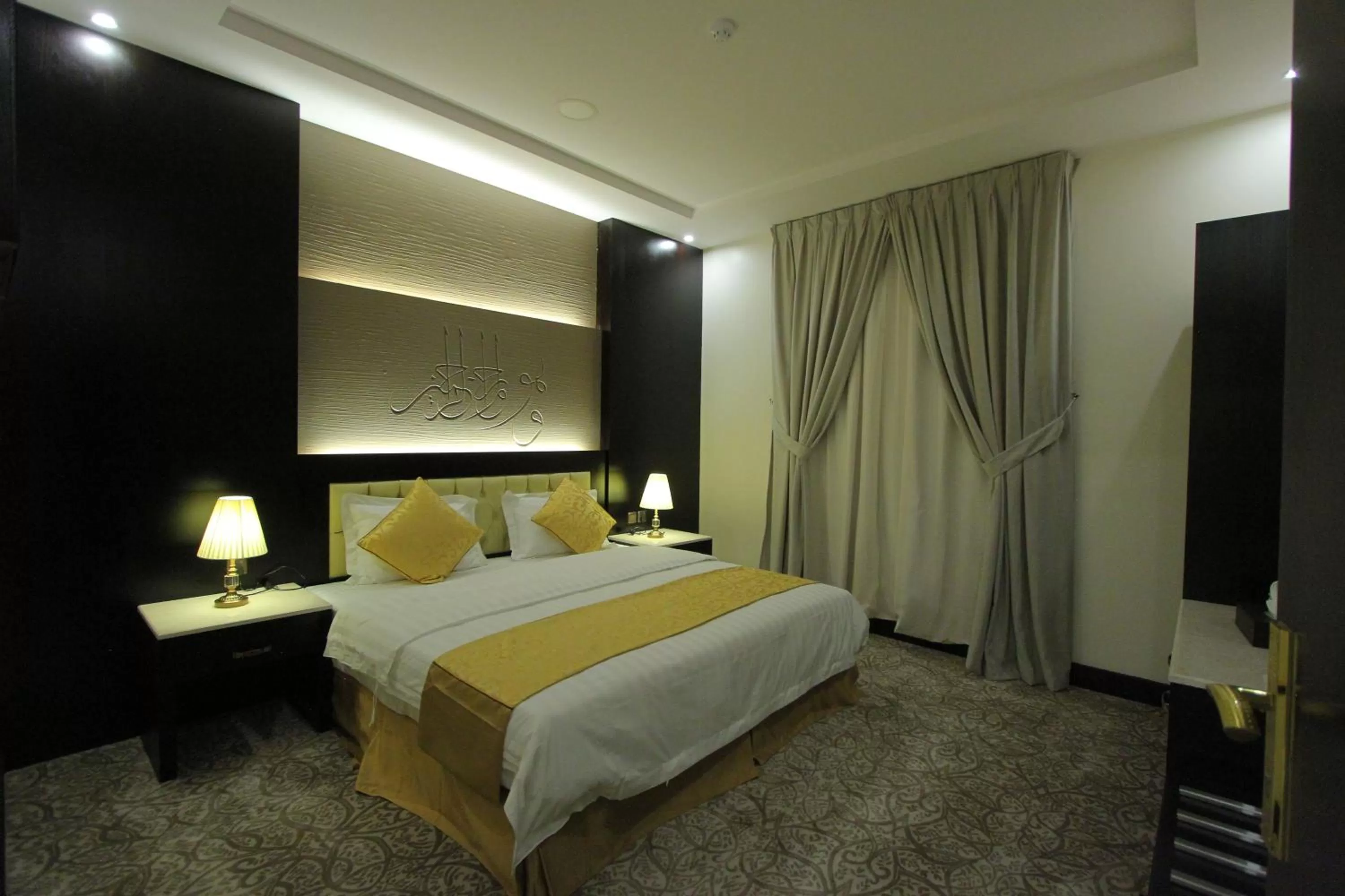 Photo of the whole room, Bed in Qasr Rayana Aparthotel