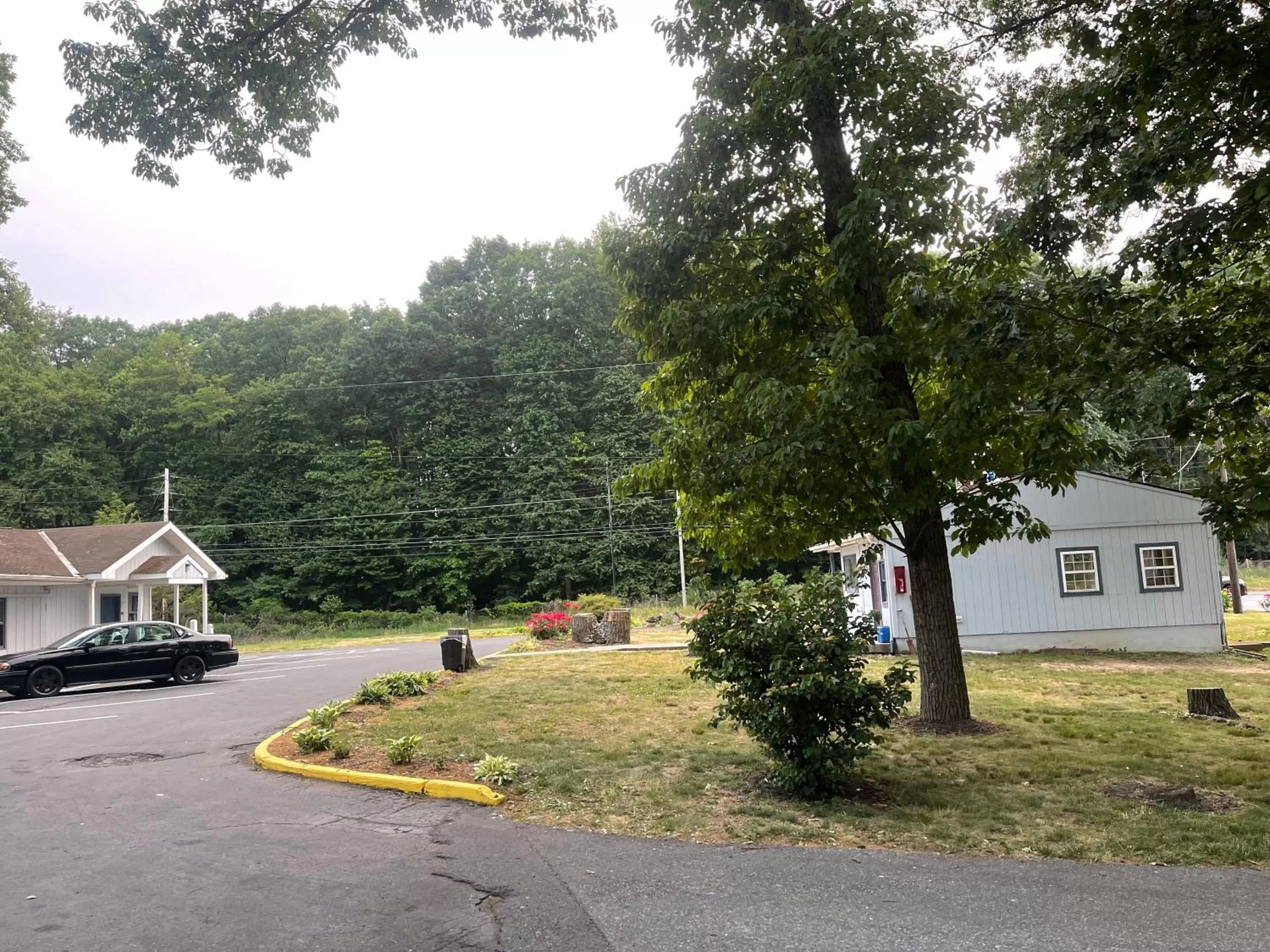 Property building in Pennswoods Inn