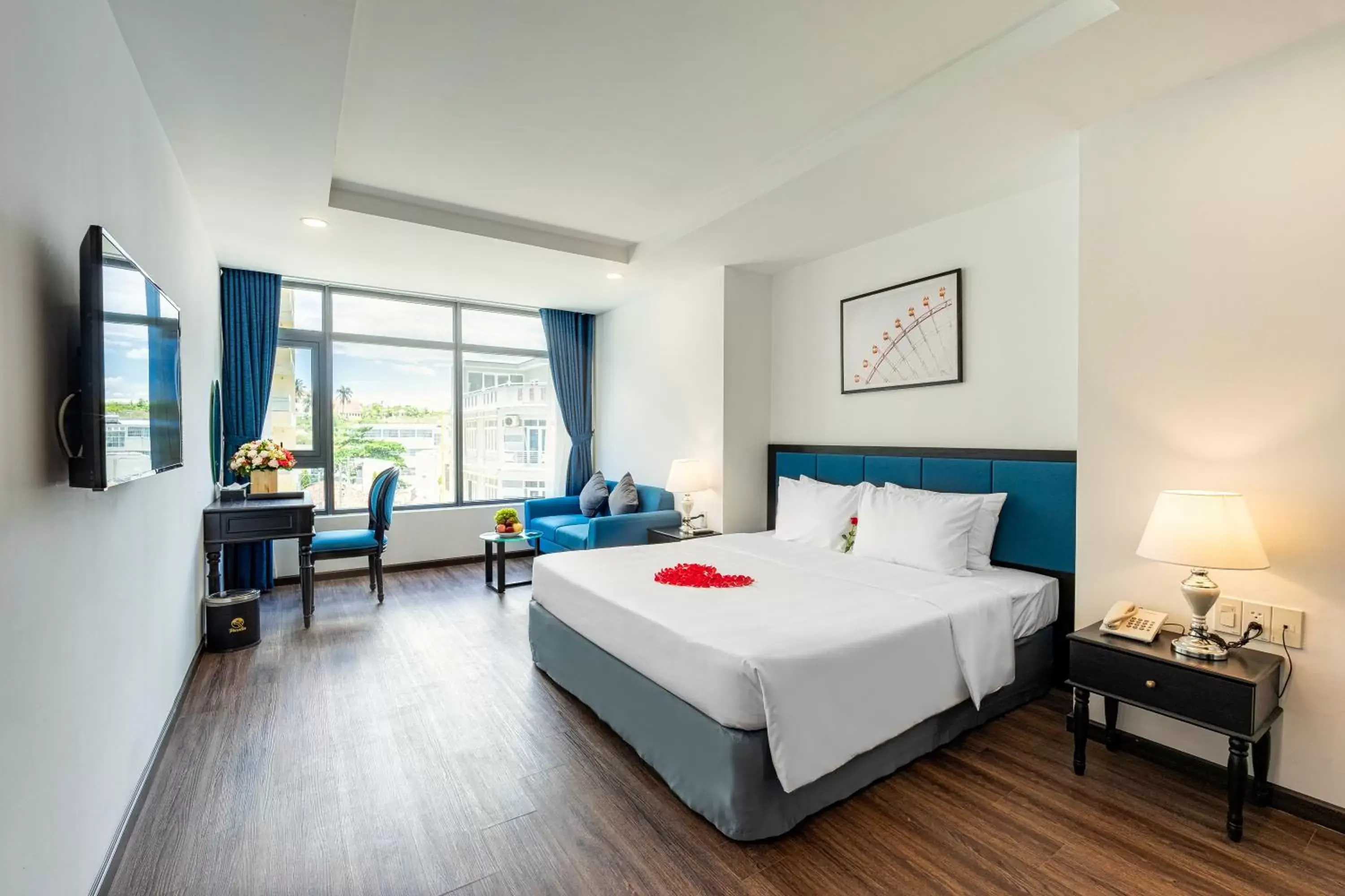 Deluxe Double Room with Balcony and Sea View in Paralia Hotel Nha Trang Deluxe Double Room with Balcony and Sea View in Paralia Hotel Nha Trang