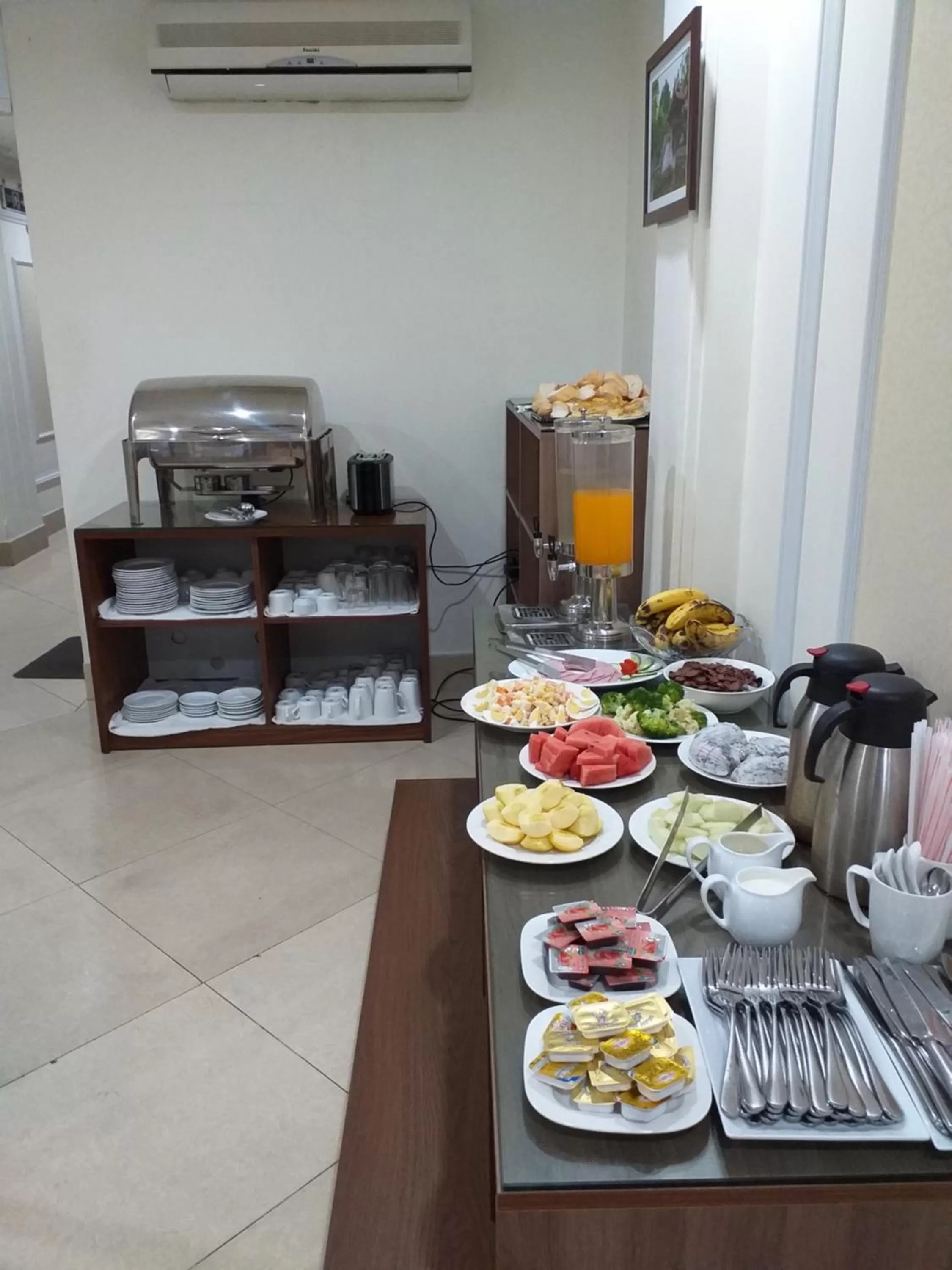 Breakfast in Spoon Hotel