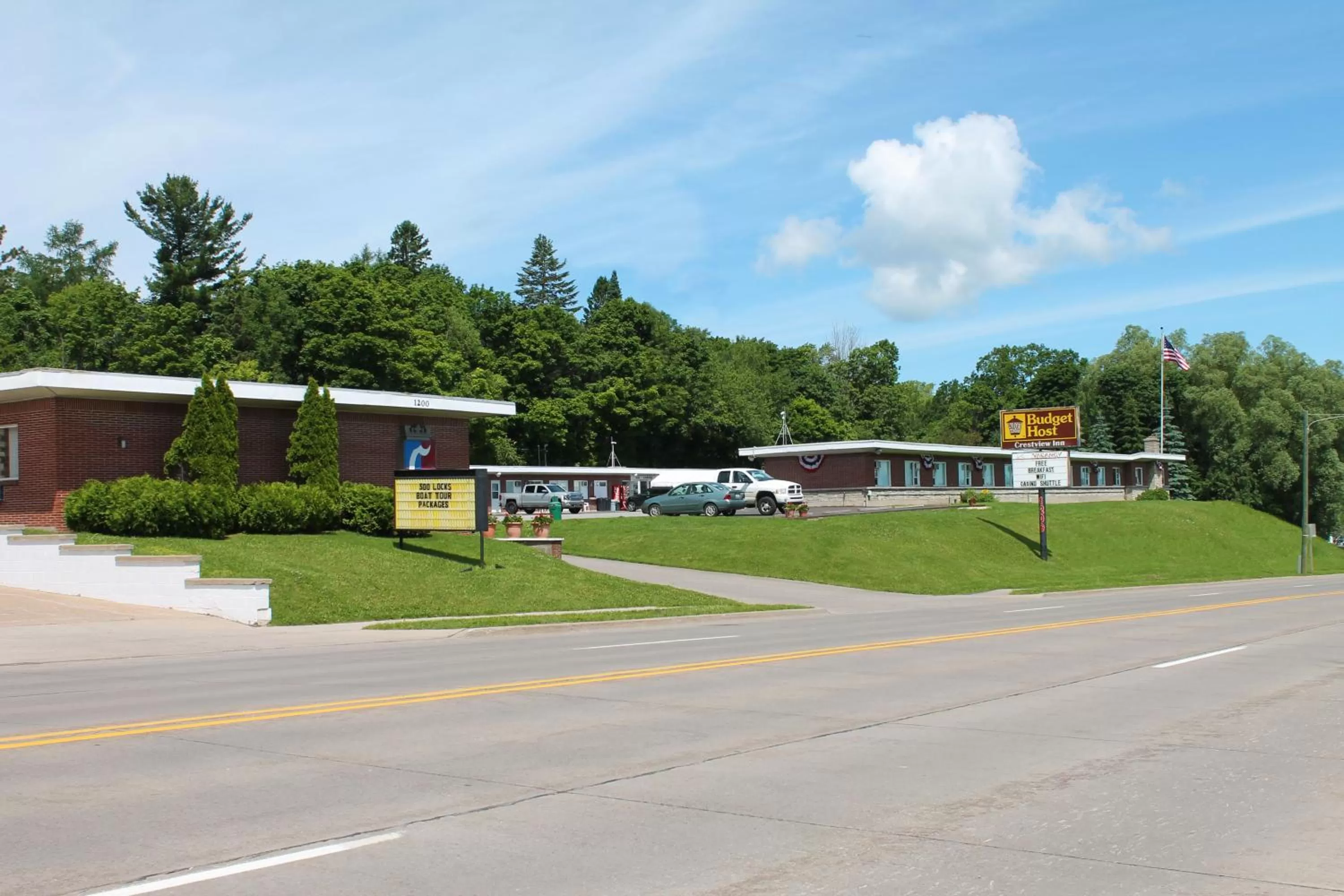Property building in Budget Host Crestview Inn