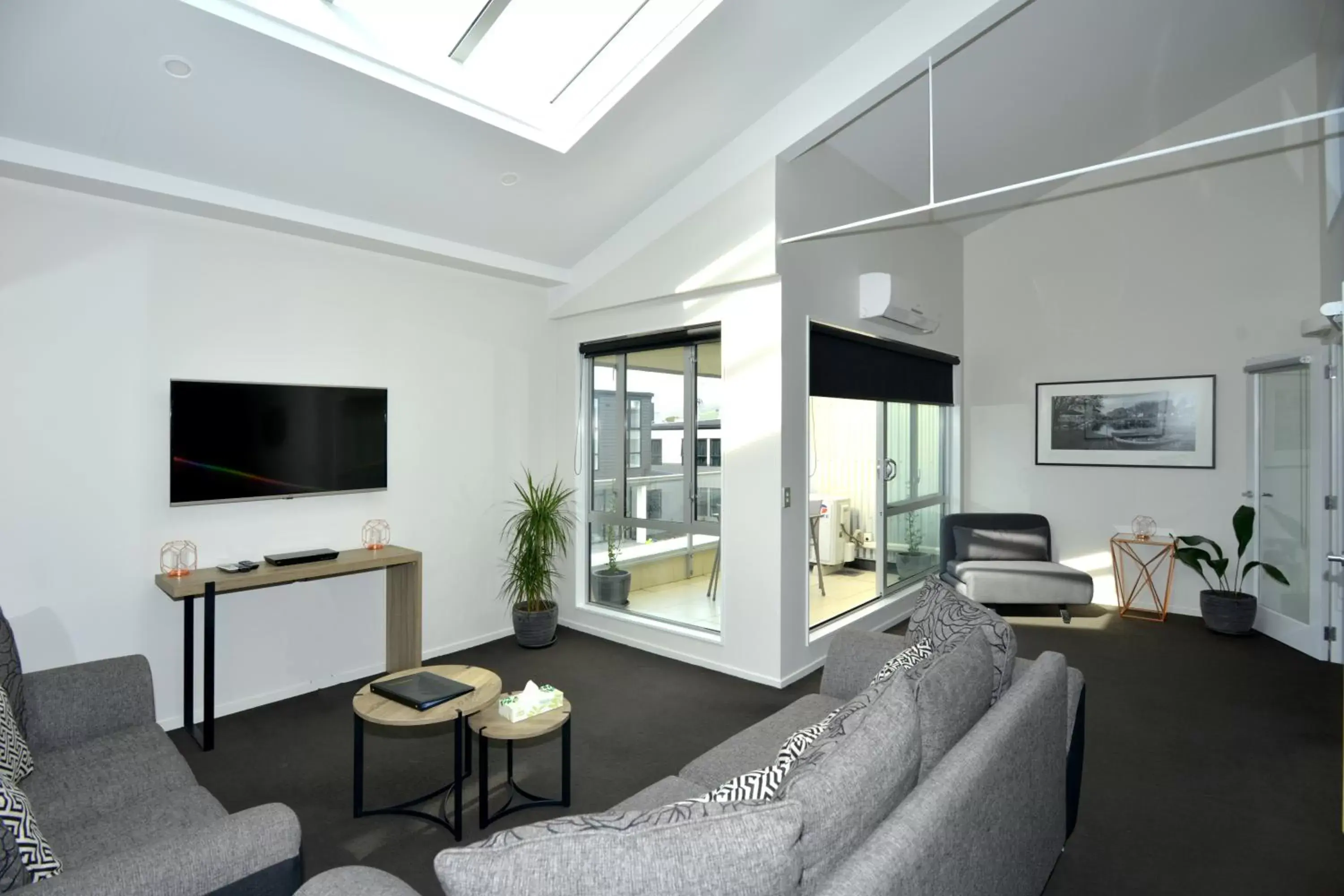 Executive Two-Bedroom Apartment with Two Bathrooms in Southwark Hotel & Apartments Executive Two-Bedroom Apartment with Two Bathrooms in Southwark Hotel & Apartments