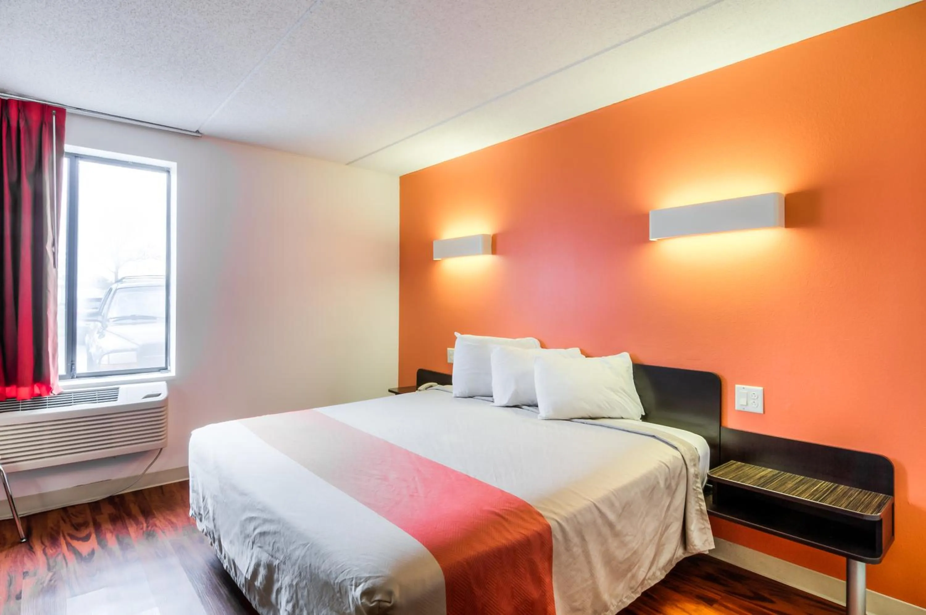 Bedroom, Bed in Motel 6-Lansing, IL - Chicago South