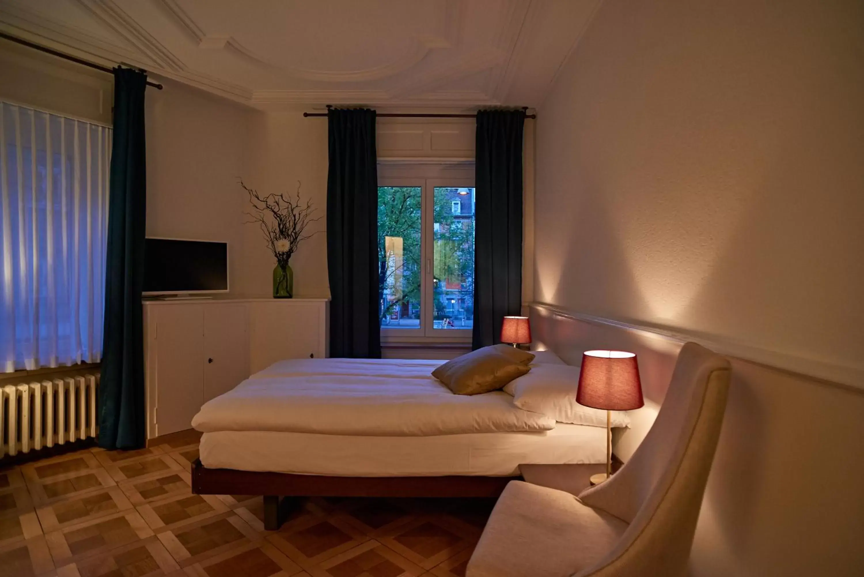 Twin Room with Shared Bathroom in Saint Georges Hotel Twin Room with Shared Bathroom in Saint Georges Hotel