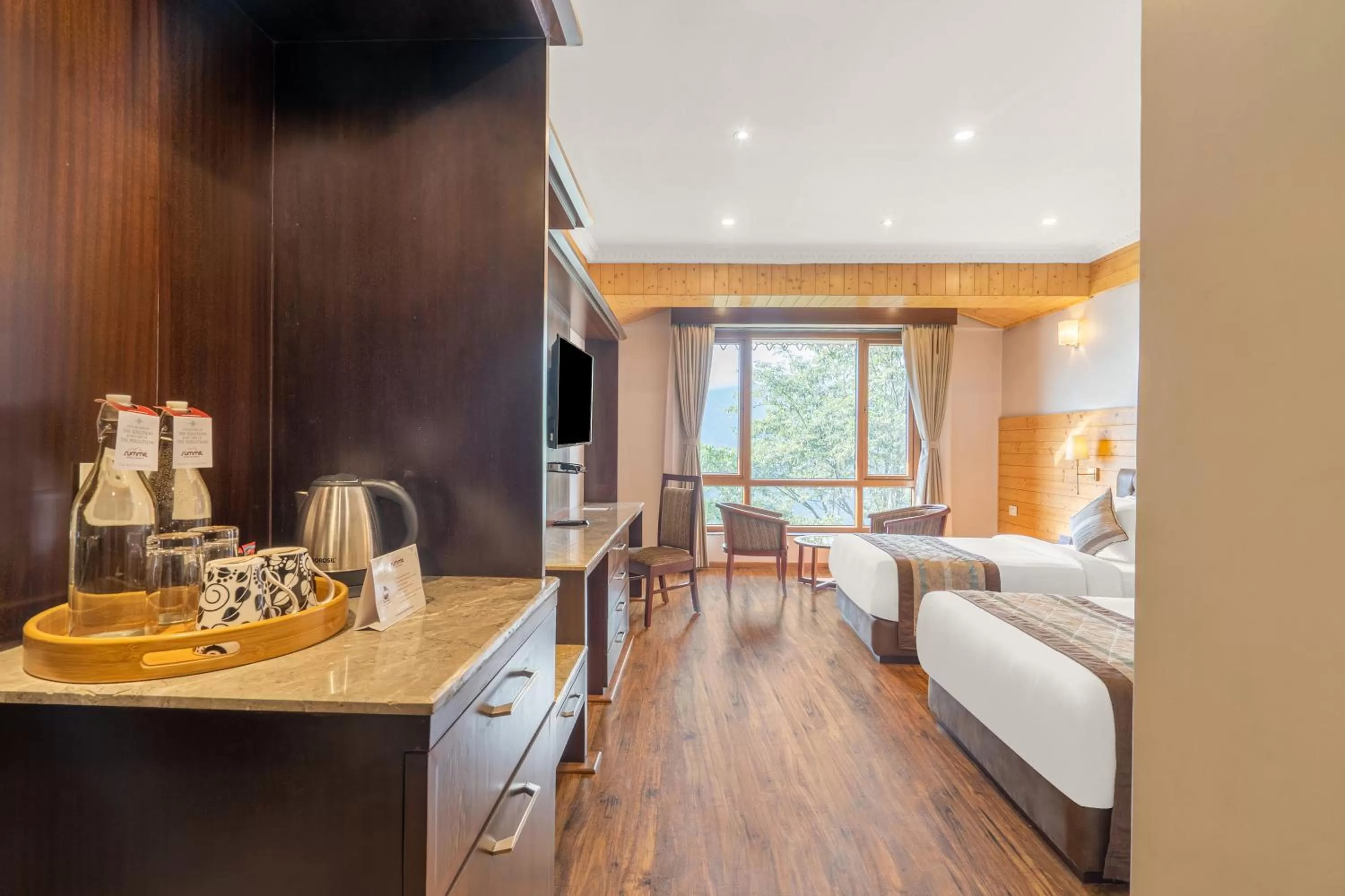 Bed in Summit Alpine Abode Hotel