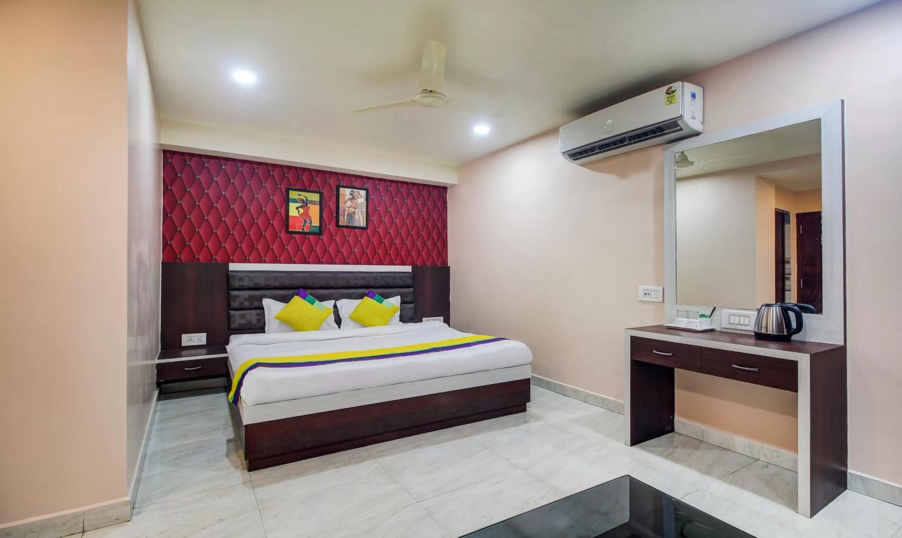 Bed in Itsy By Treebo - Golden Fiesta