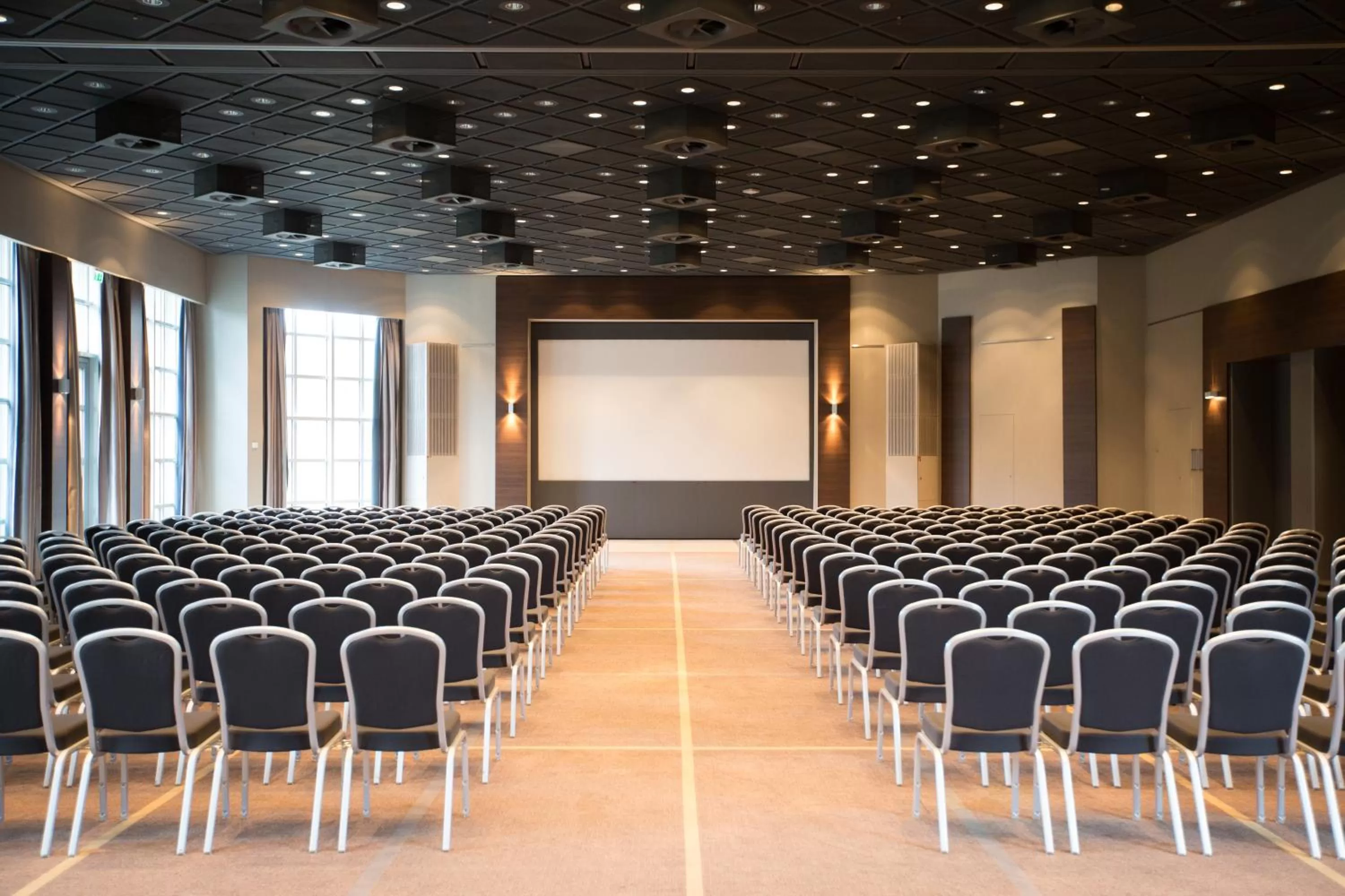 Meeting/conference room in Crowne Plaza Frankfurt Congress Hotel by IHG