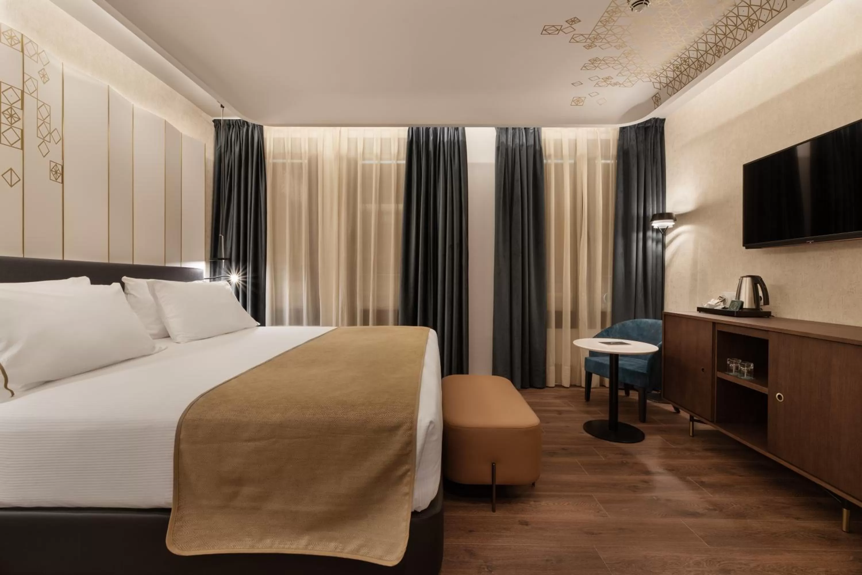 Photo of the whole room, Bed in Áurea Palacio de Correos by Eurostars Hotel Company