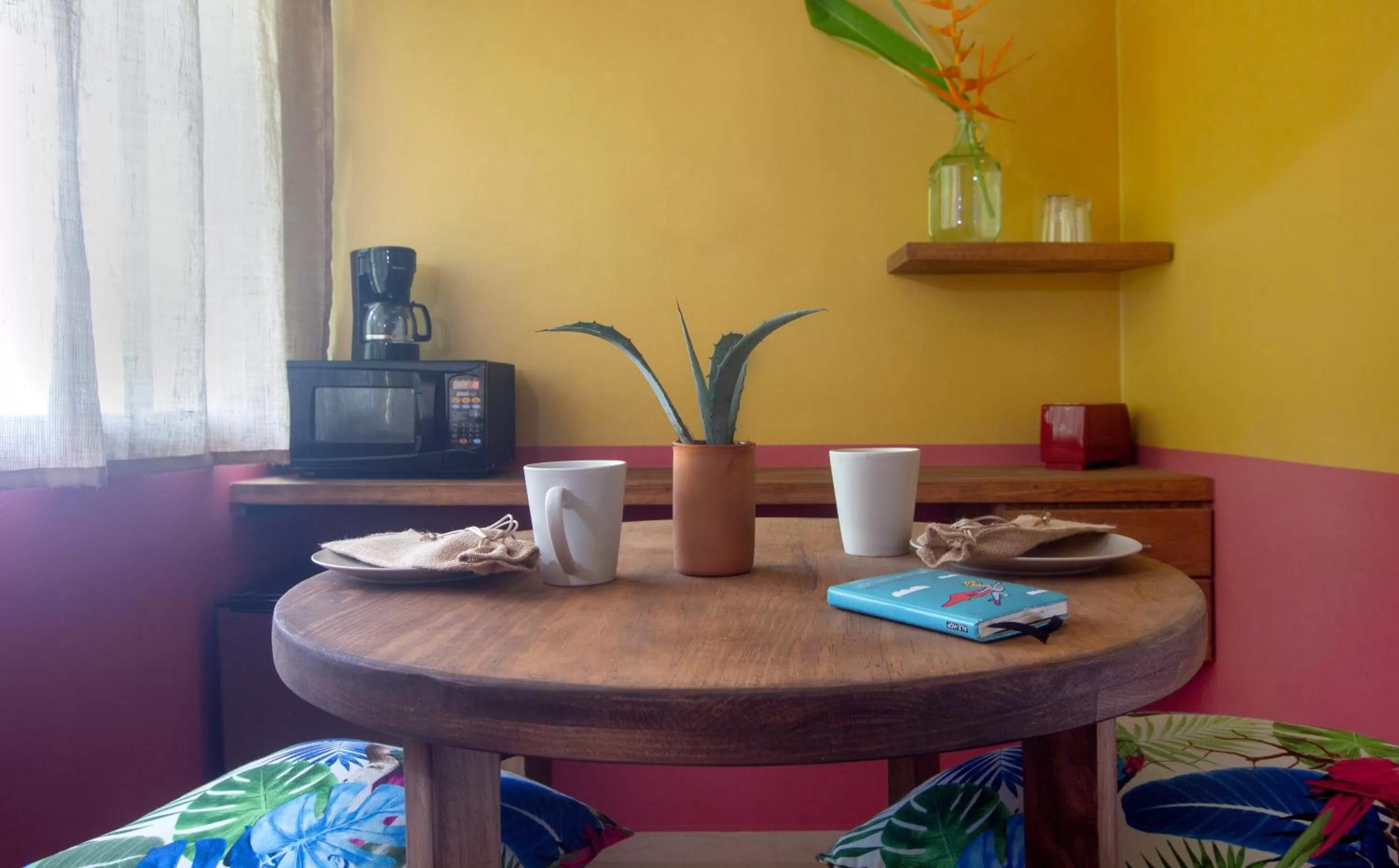 Coffee/tea facilities in Albatros by Bedsfriends