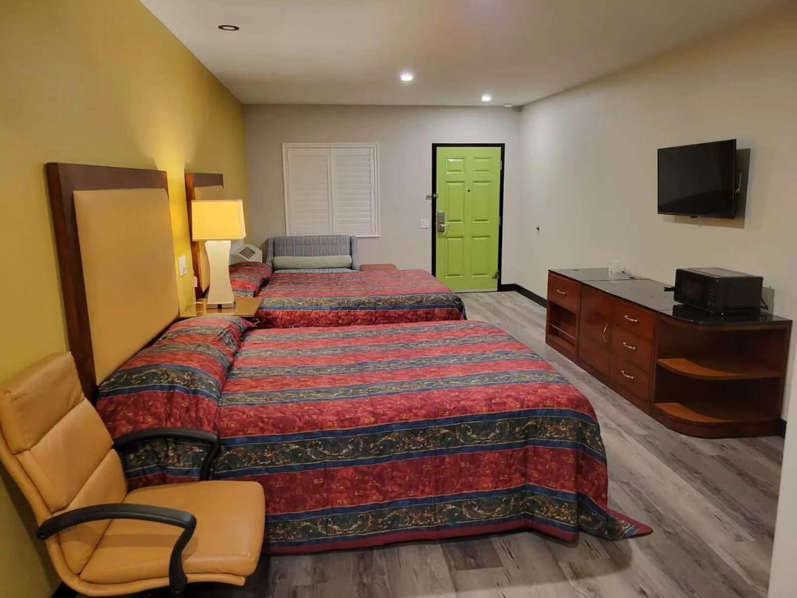 Photo of the whole room in Stadium Inn & Spas