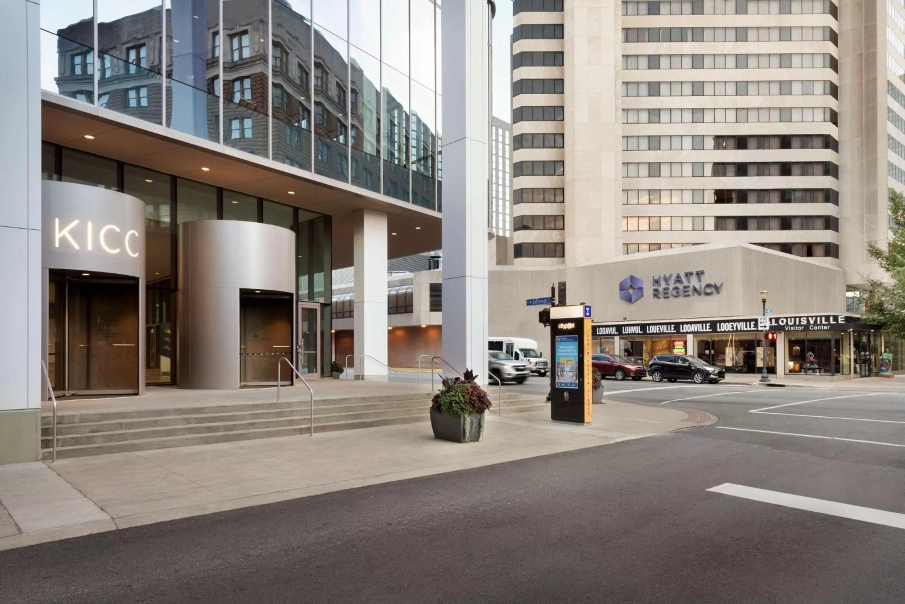 Property building in Hyatt Regency Louisville