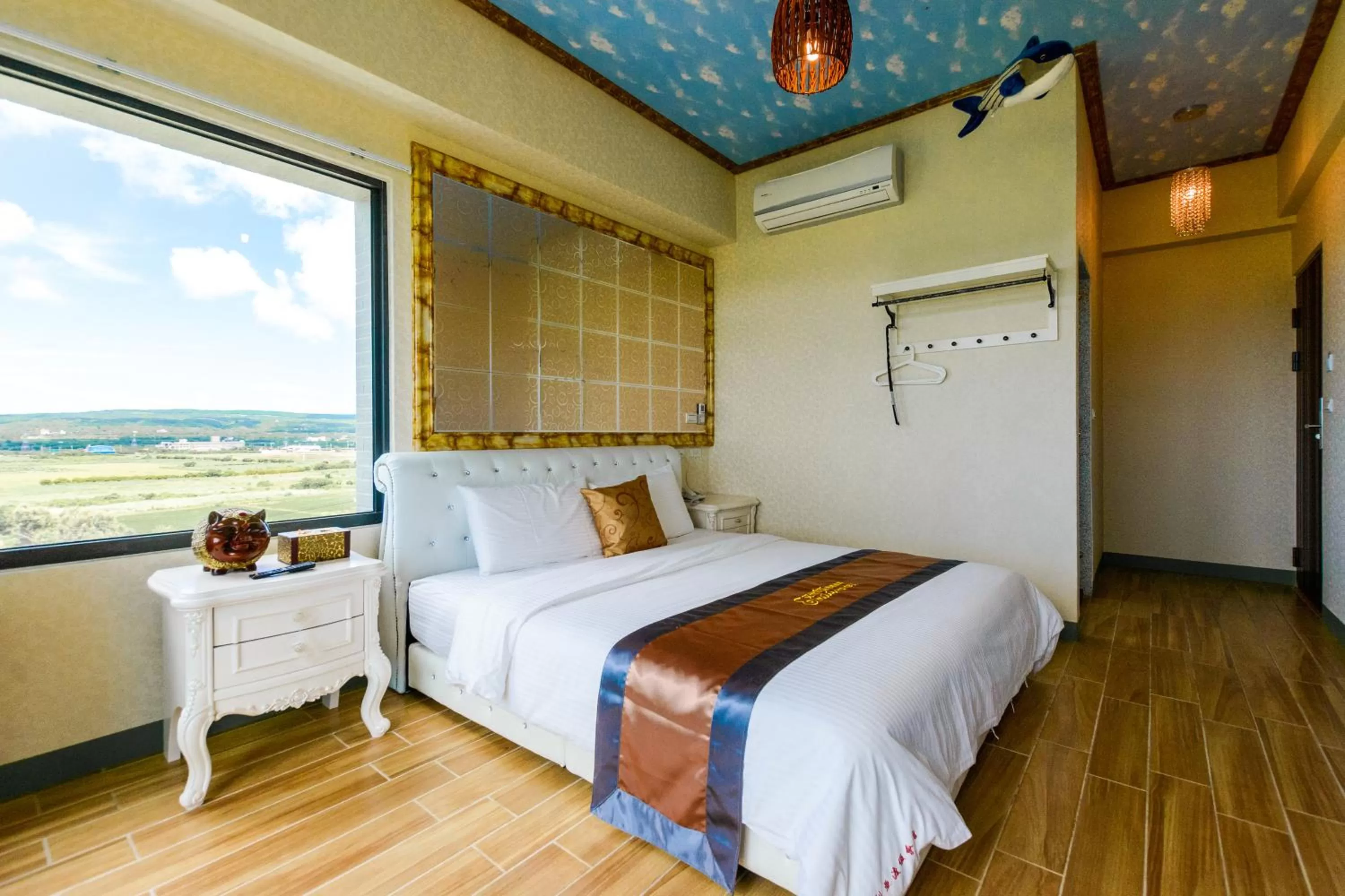 Photo of the whole room, Bed in Emilia Villa