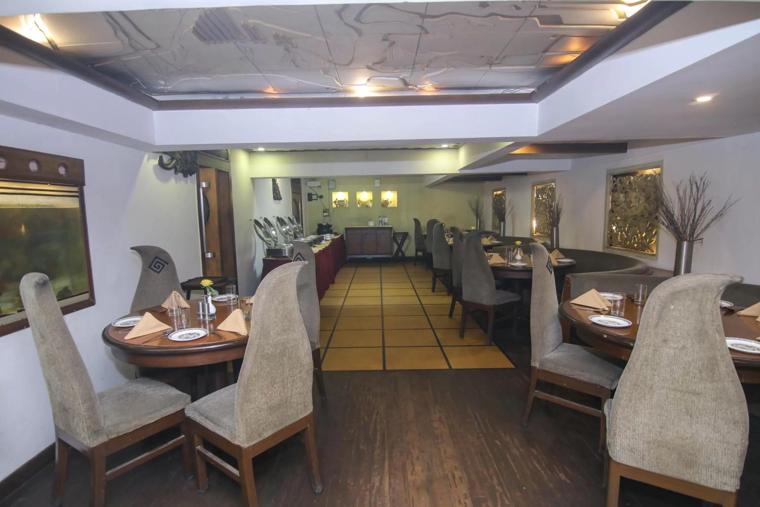 Restaurant/places to eat in Lytton Hotel